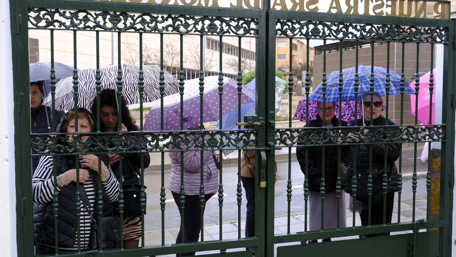 El Resucitado de Almería se suspende por la lluvia, en imágenes