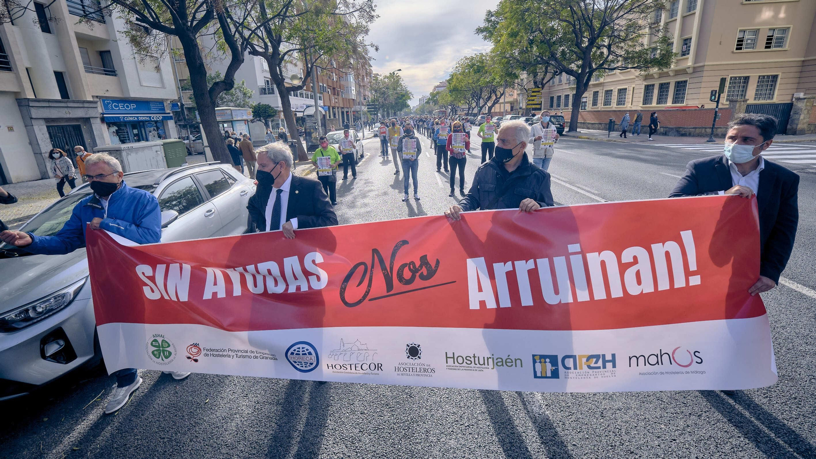 La Hostelería de Cádiz se moviliza en demanda de ayuda por los efectos de  la Covid-19