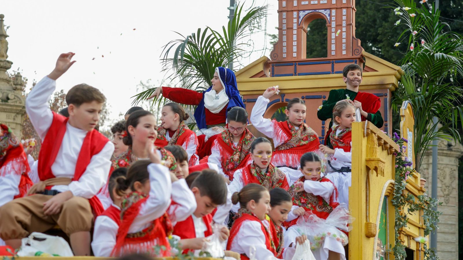 Las fotos de la ínsolita salida de los Reyes Magos del Ateneo un 4 de enero