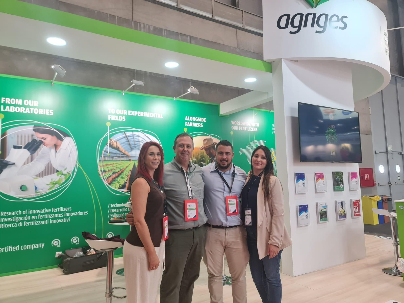 Marta López, Guillermo y Daniel Cruz, y Ayelén Yerba.