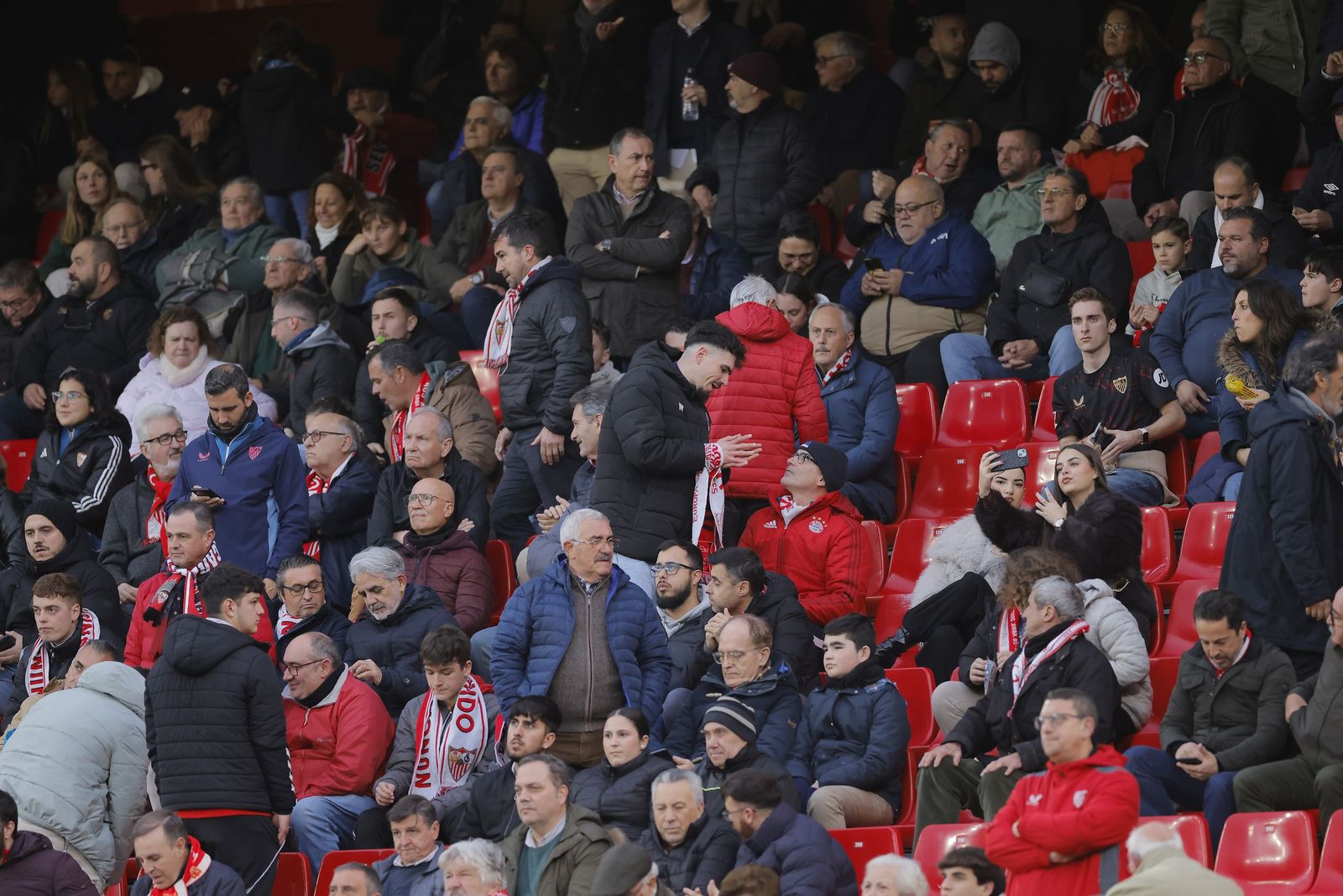 Búscate en las fots del Sevilla fC - Bibao