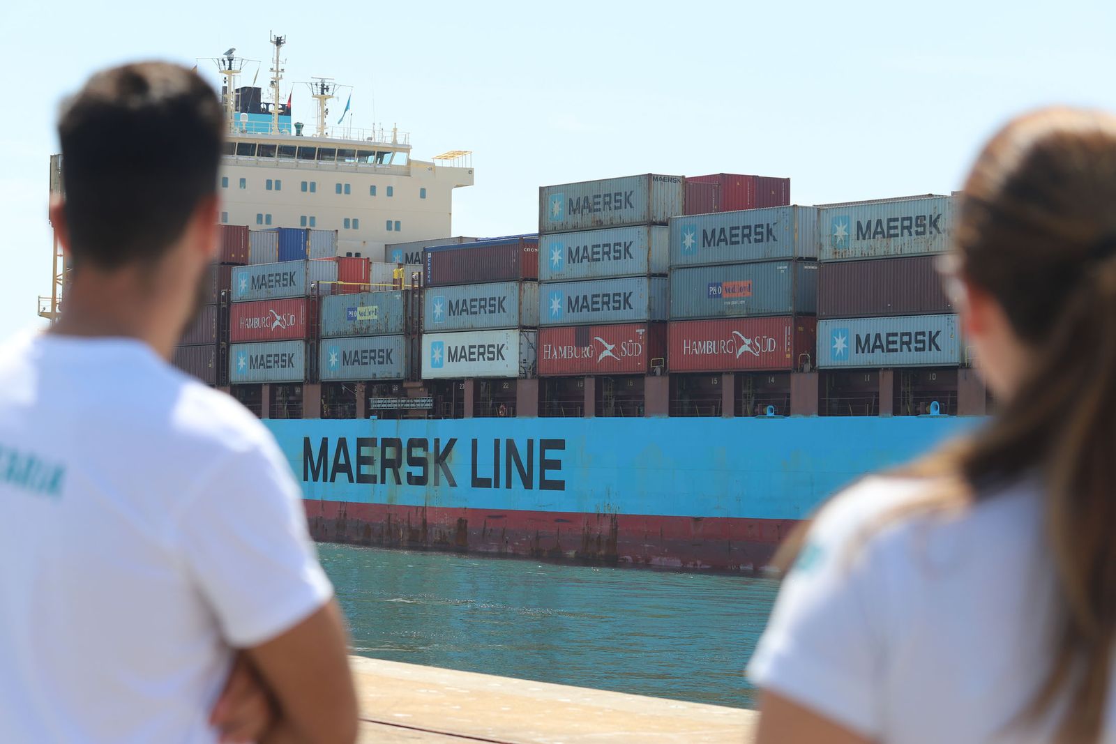 Imágenes de la llegada del buque Maersk al Puerto de Huelva, que abre las escalas con la línea entre Leixoes y Algeciras