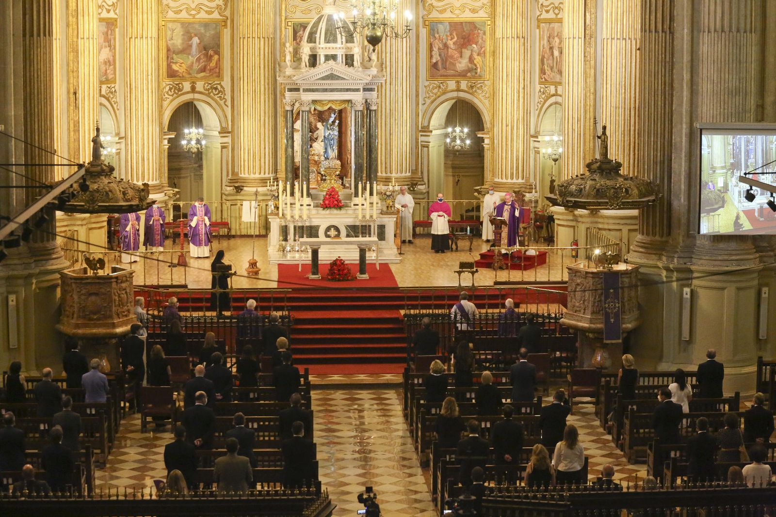 Las fotos del funeral en la Catedral de Málaga por los fallecidos con coronavirus.