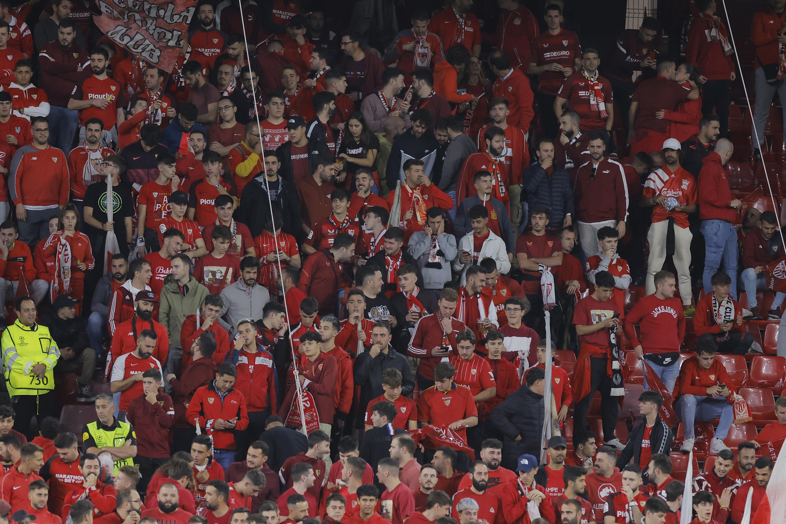 Búscate en las fotos del Sevilla-Arsenal