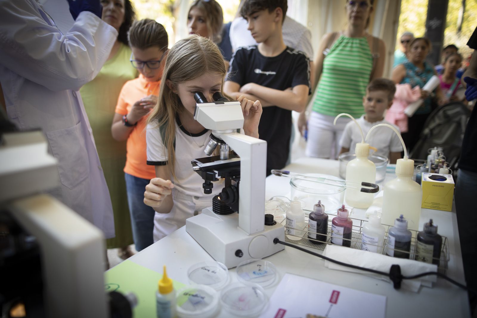 Así ha sido la Noche de los investigadores en Granada