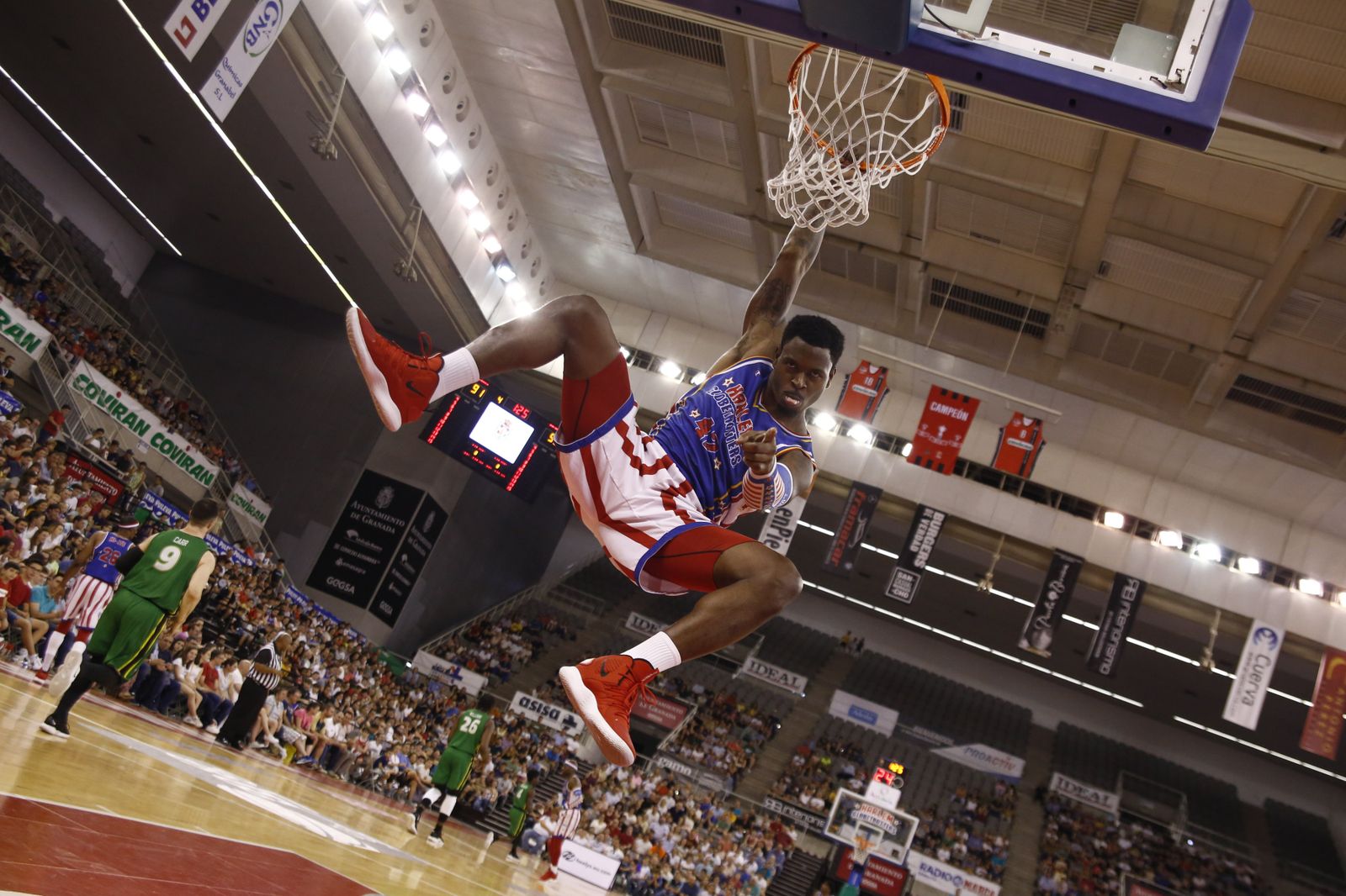 El espectáculo de los Globetrotters inunda el Palacio de Deportes