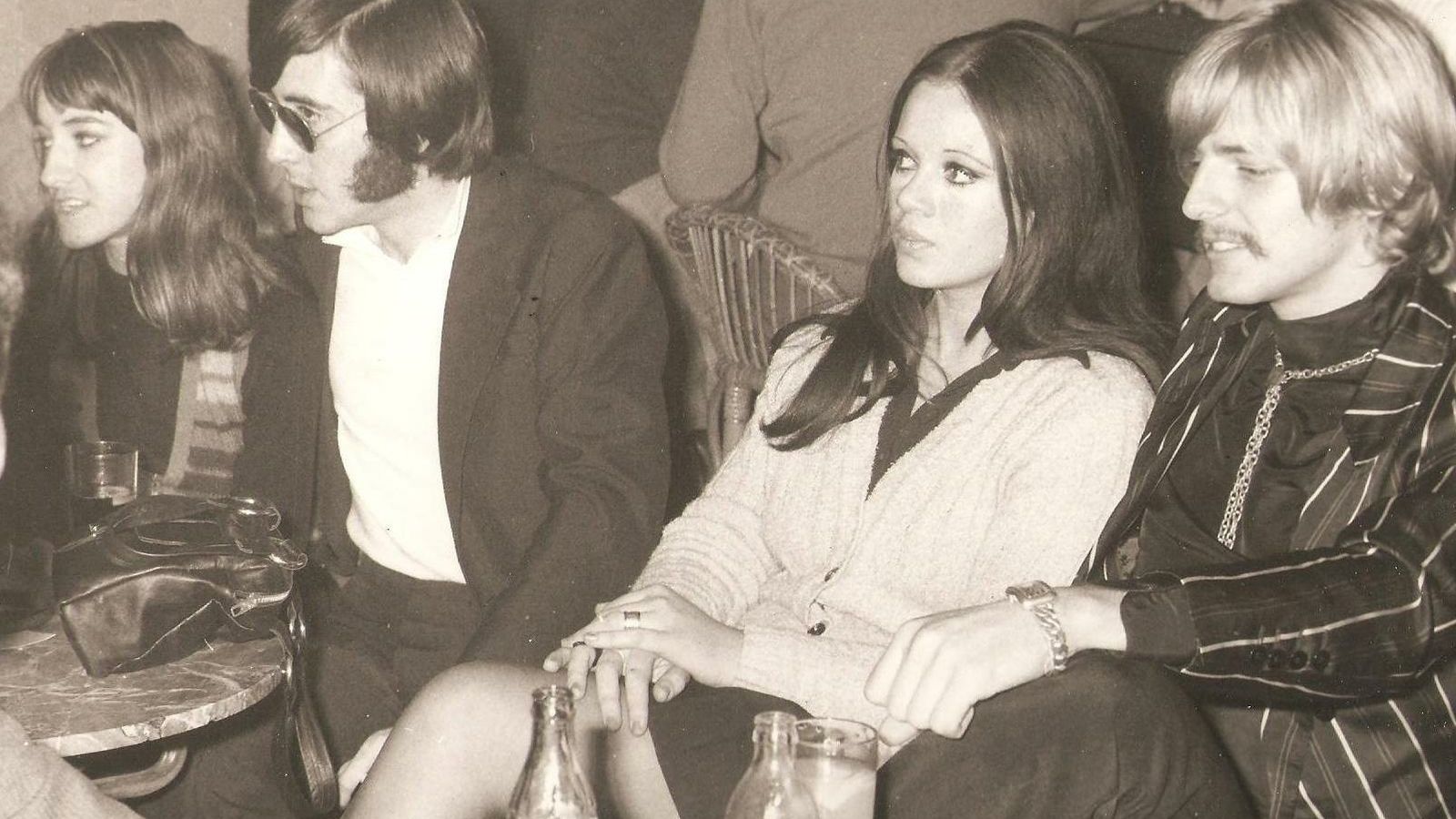 Con el cantante sueco Peter Holm y unas amigas