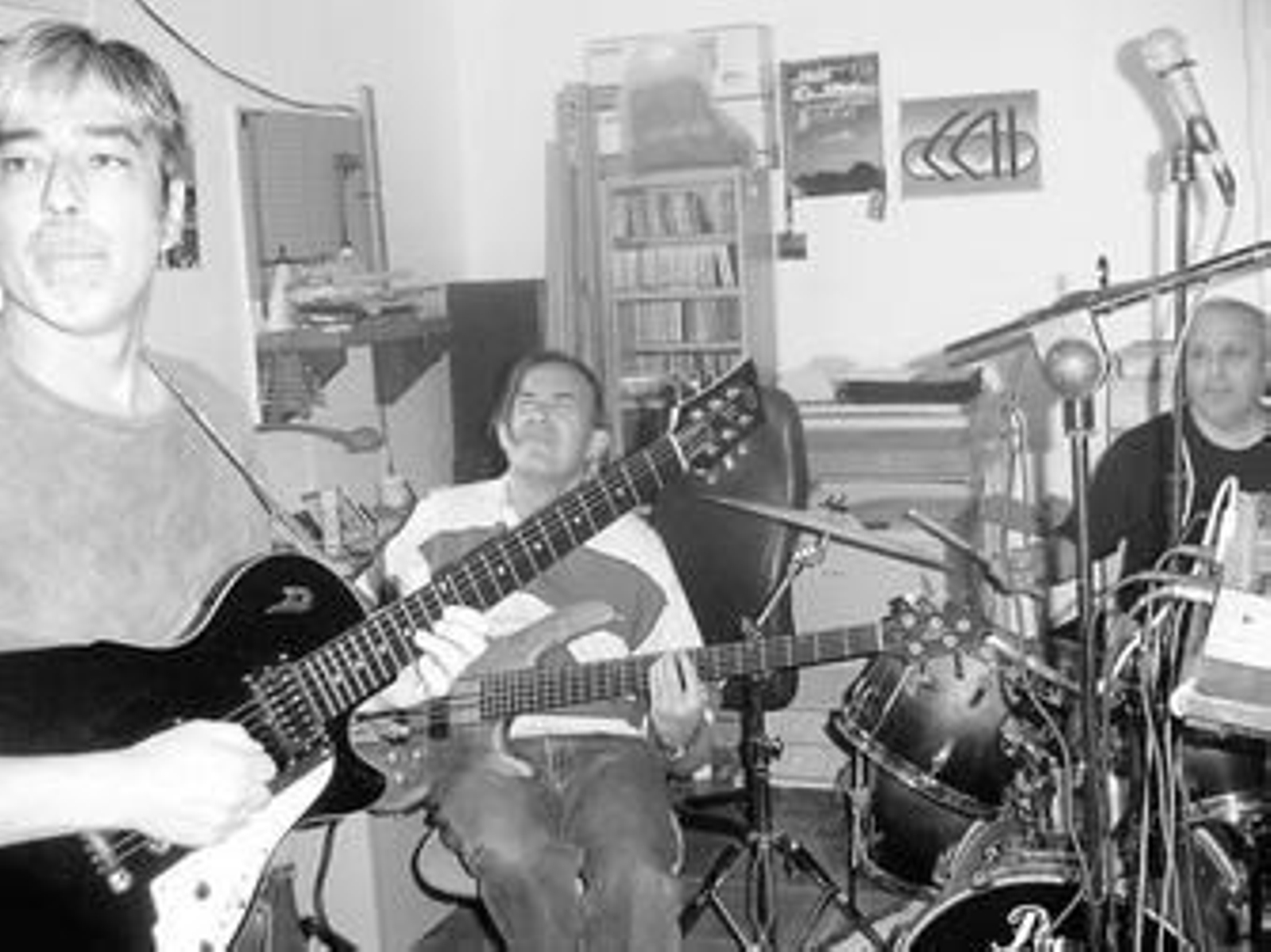 Los componentes de Cai, durante el ensayo de uno de sus discos.