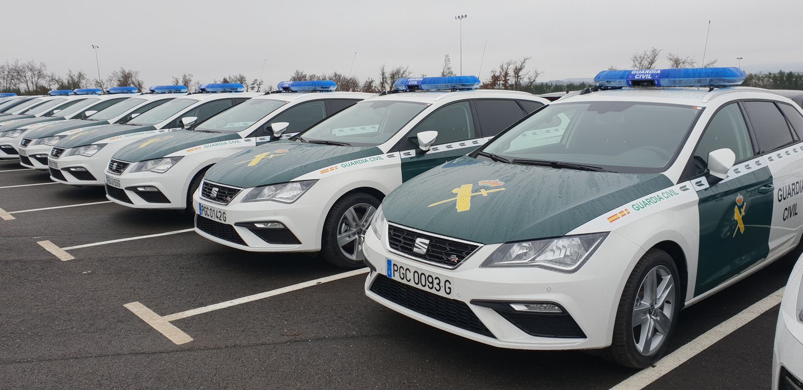 Nuevas unidades del Seat León de la Guardia Civil.