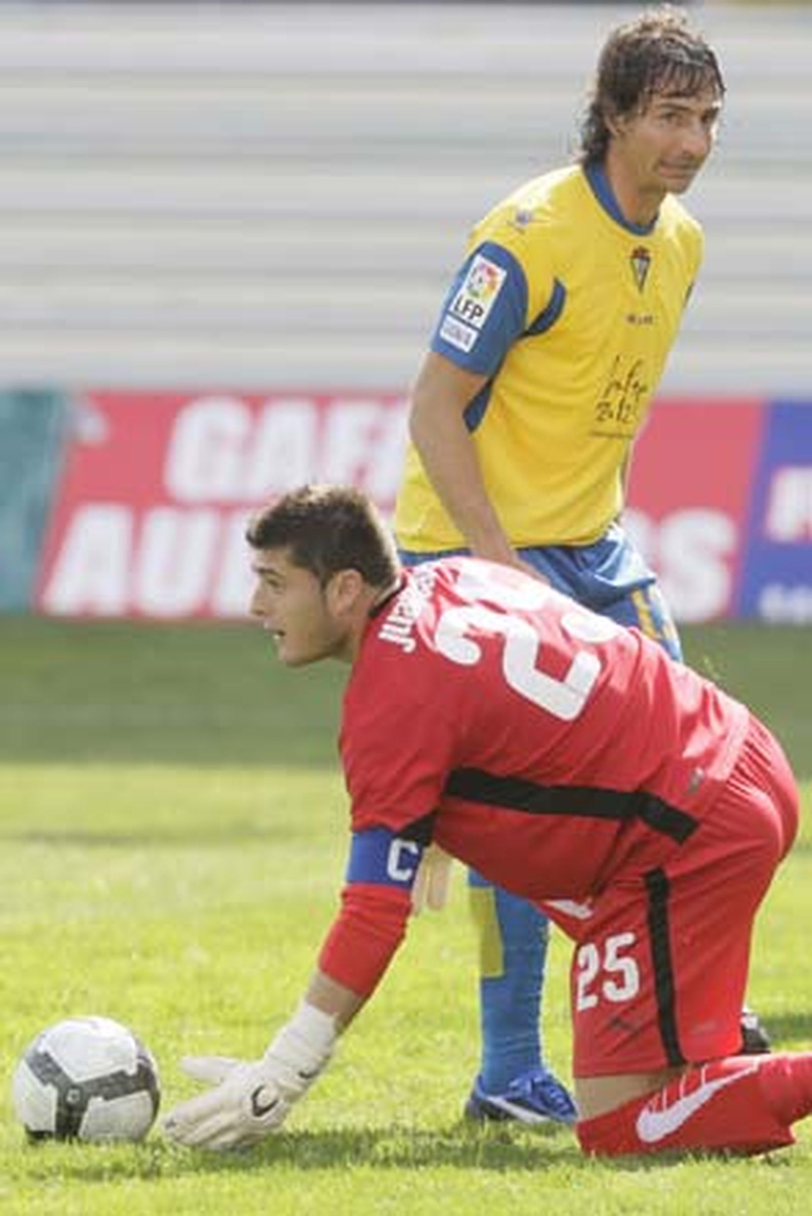 El Cádiz fue incapaz de ganar la primera de las finales para intentar salir de la zona de descenso

Foto: Jesus Marin/Julio Gonzalez