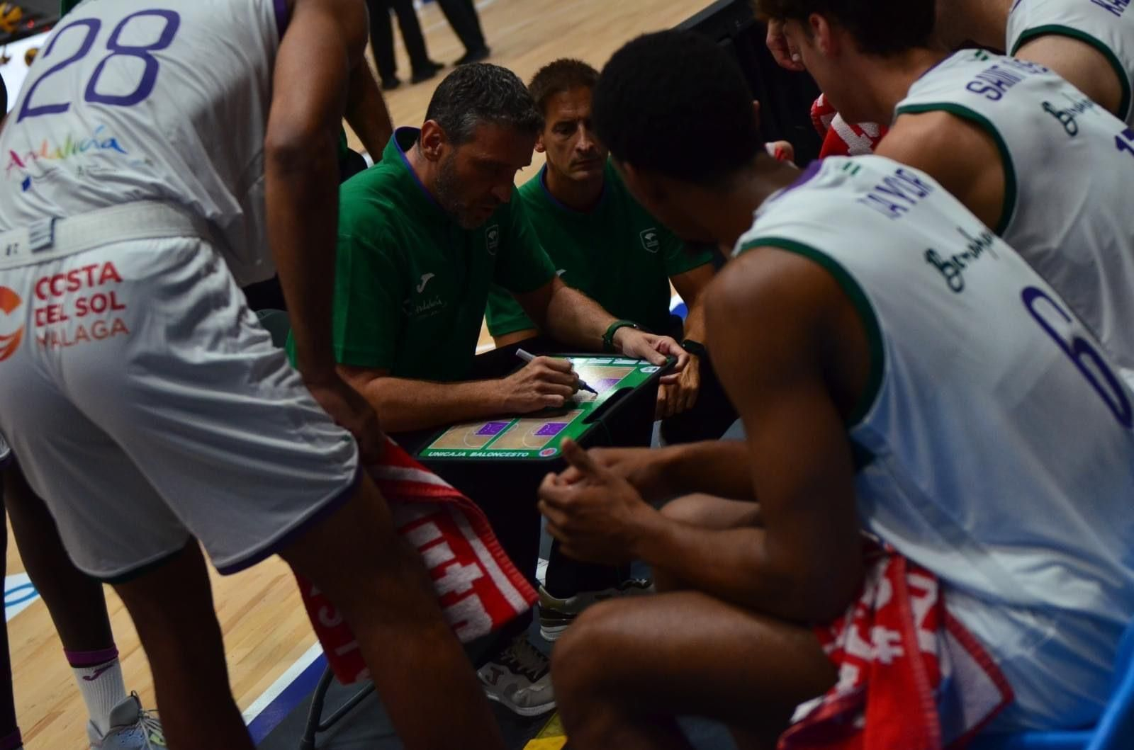 El Unicaja, durante un tiempo muerto en Pontevedra