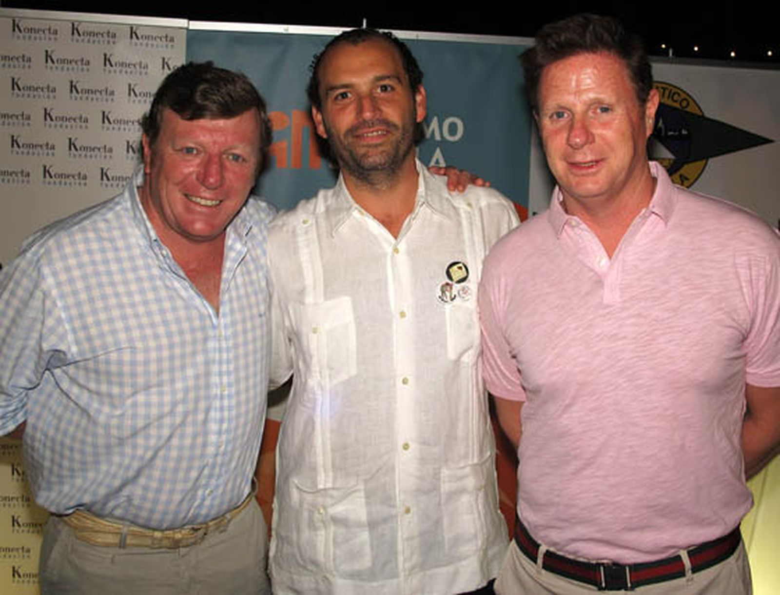 En el centro, Alfonso Candau, colaborador de la Gala, con Los Morancos.

Foto: Victoria Ramírez