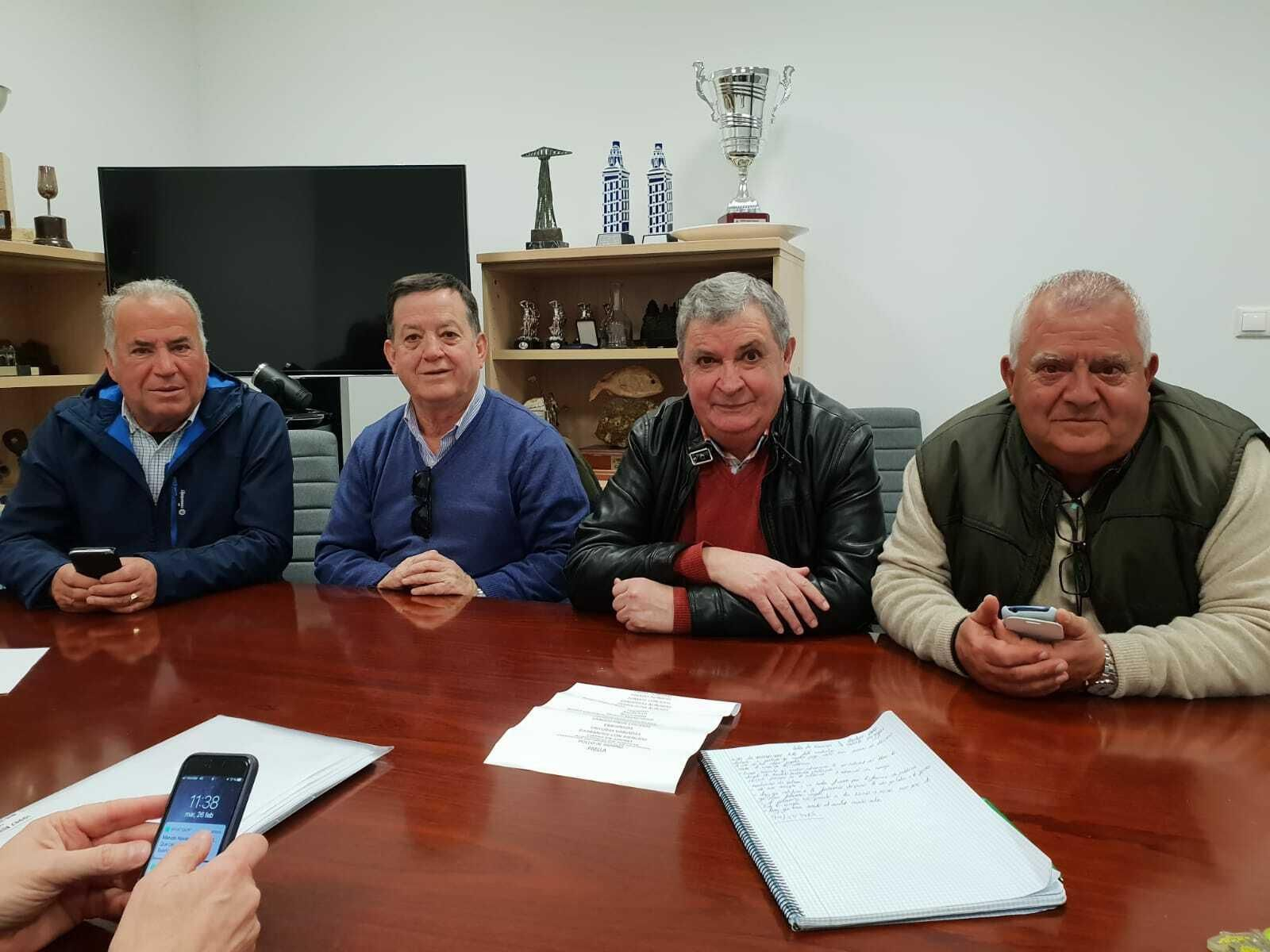 Antonio Guerra (segundo por la derecha), en una reunión en la sede del Cádiz el pasado 26 de febrero.