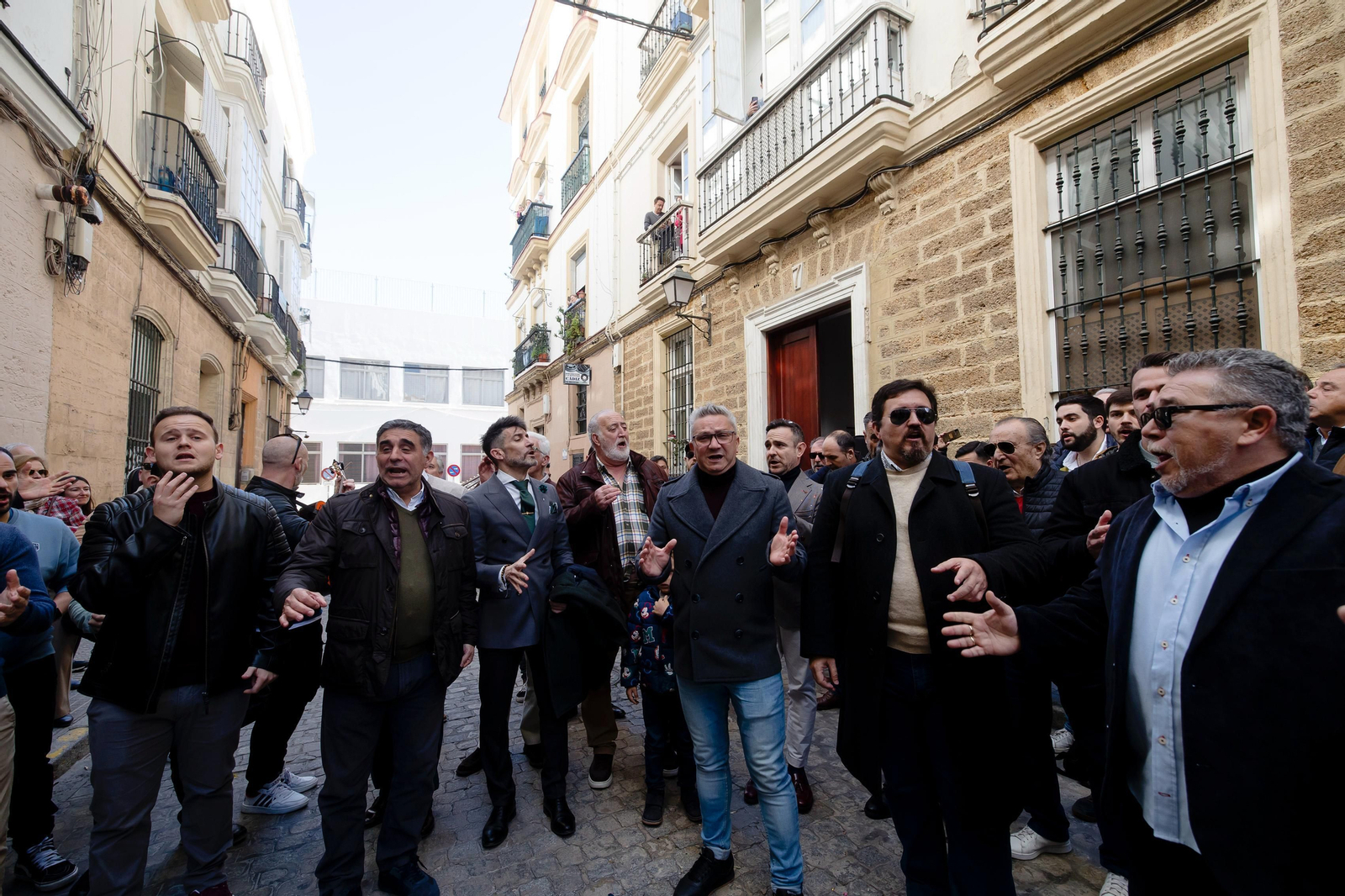Imágenes del coro de Julio Pardo, en el descubrimiento de la placa en la casa natal del corista Imágenes del coro de Julio Pardo, en el descubrimiento de la placa en la casa natal del corista
