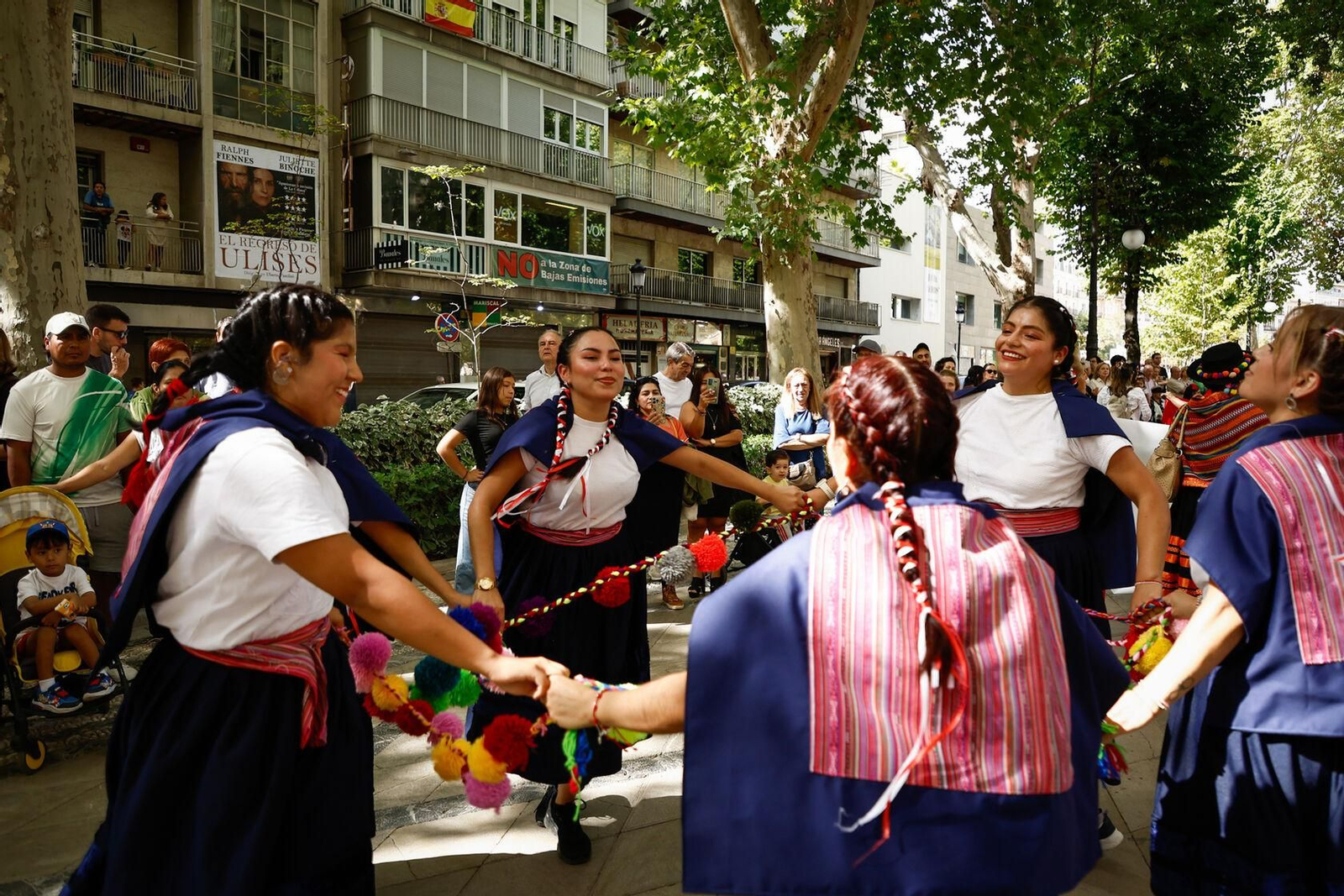 Fotos: así ha sido el desfile por el Día de la Hispanidad en Granada