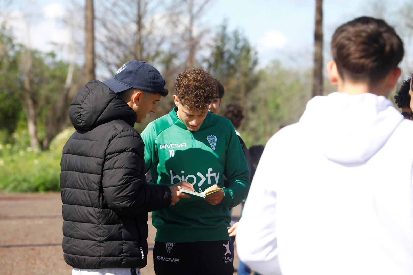 Las mejores fotos de un entrenamiento del Córdoba CF con notable presencia de su afición