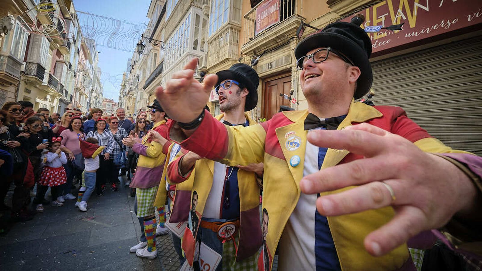 'Los veleta' cantando en calle Ancha.
