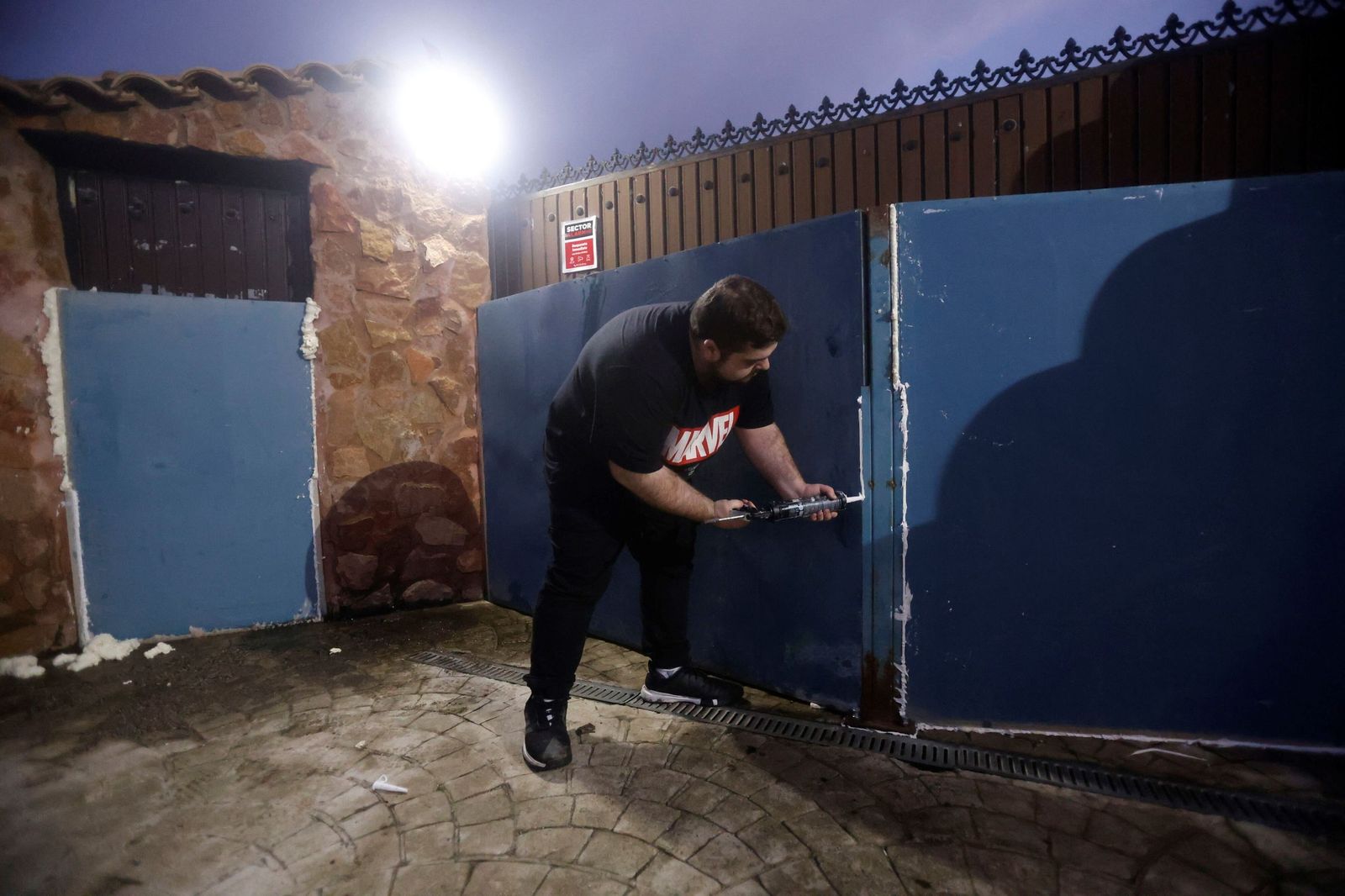 Desalojo de la urbanización La Cigüeña de Alcolea por la crecida del arroyo La Lancha