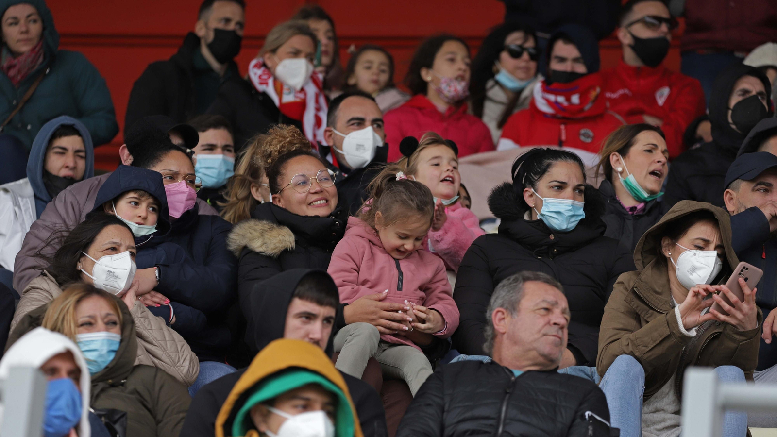 La mejores fotos del Algeciras - Real Madrid veteranos