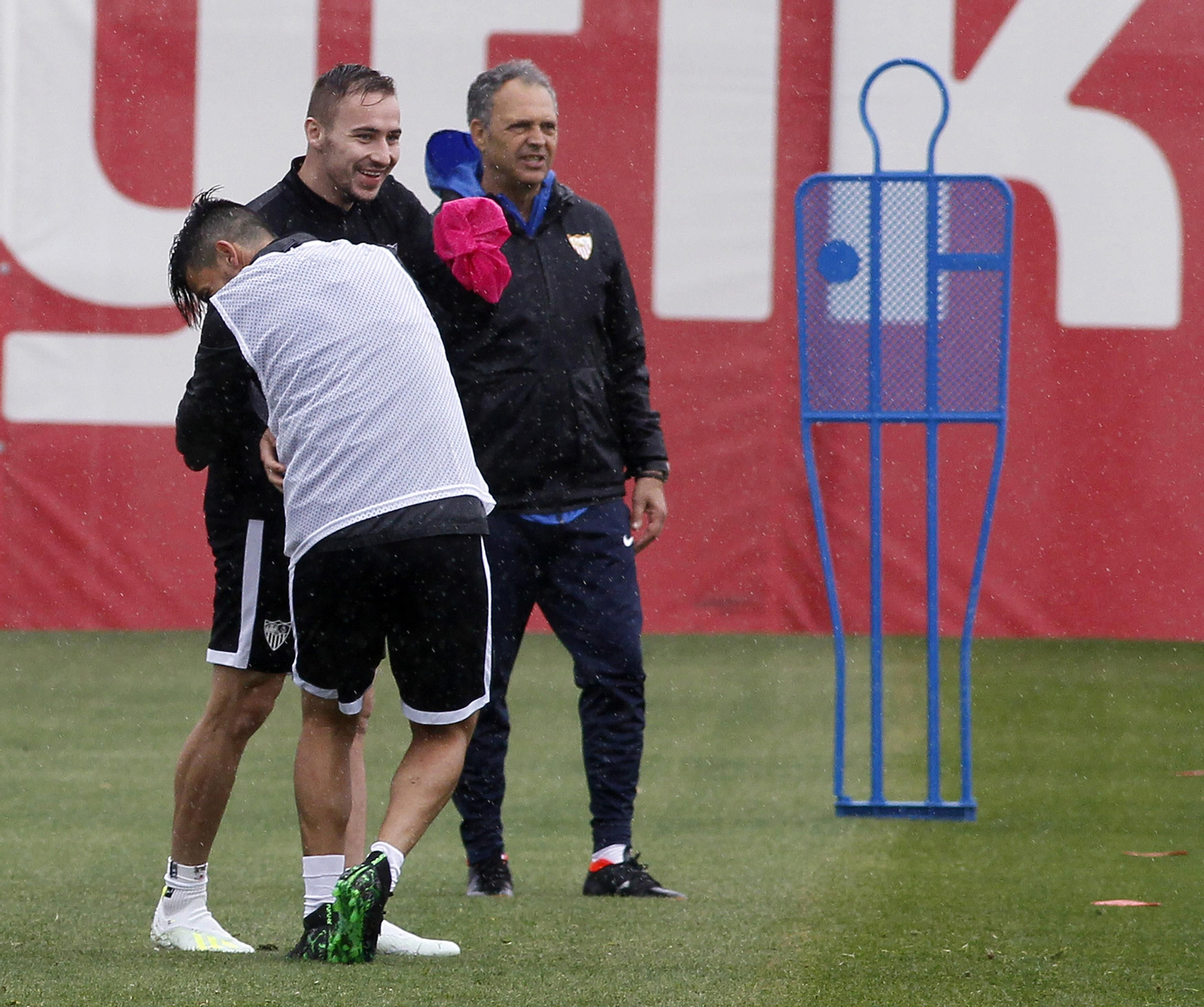 Primer entrenamiento del Sevilla FC tras anunciar Caparrós que tiene leucemia