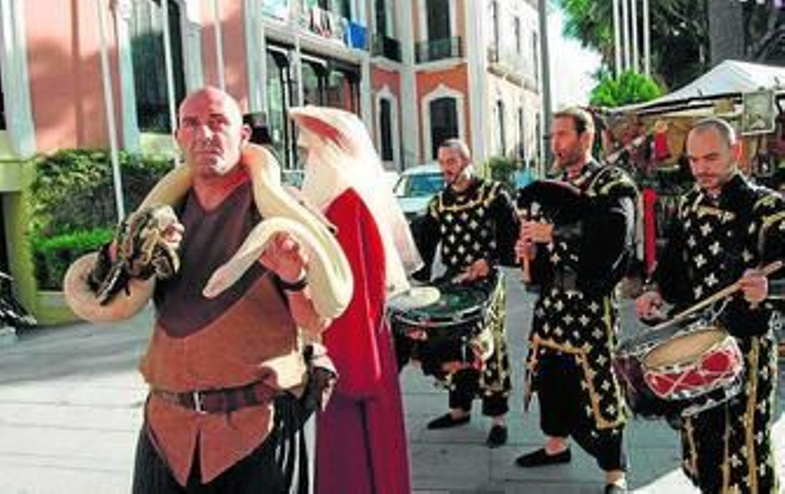 Pasacalles en la edición anterior del mercado.