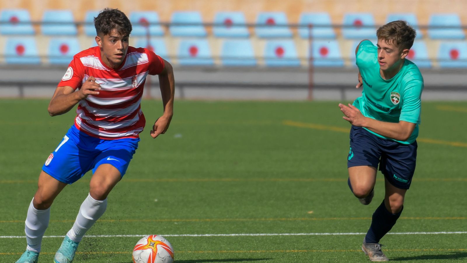 Un jugador del Granada CF en el duelo ante el Tiro Pichón.