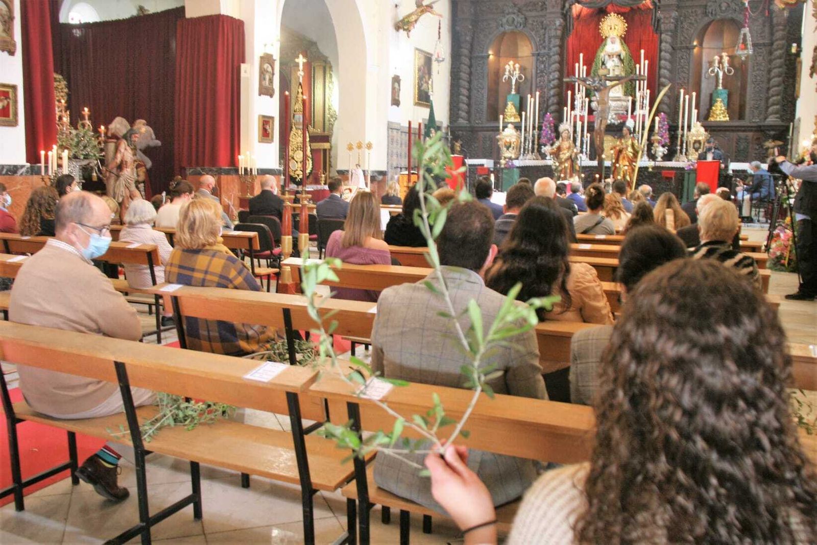 Los fieles asistieron a la parroquia de San Joaquín.