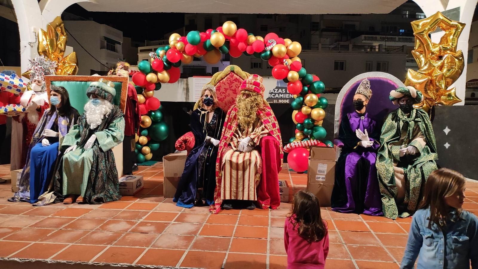 Los Reyes Magos junto a las Reinas Magas en La Herradura