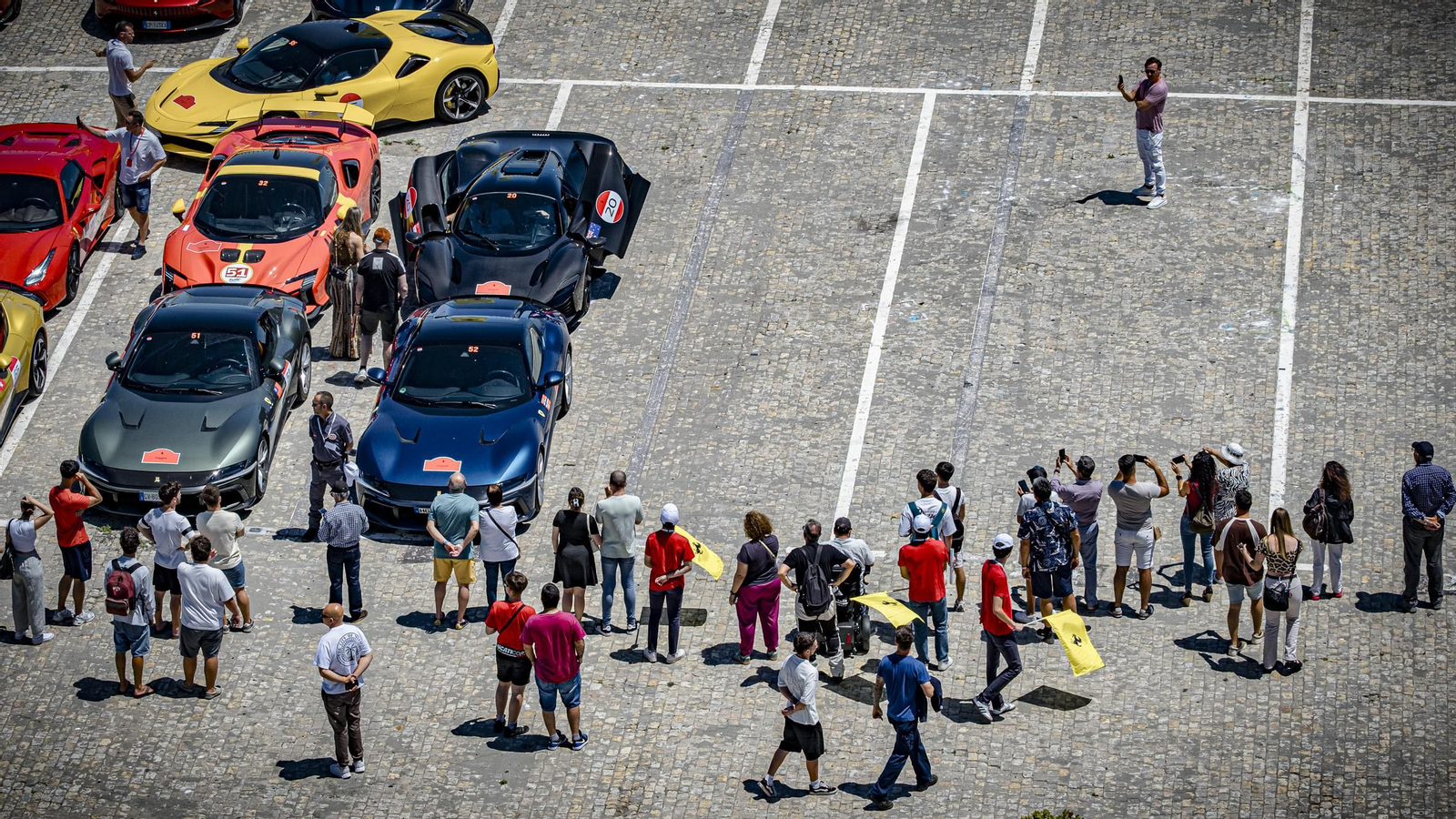 Las imágenes de la concentración de coches Ferrari en Cádiz