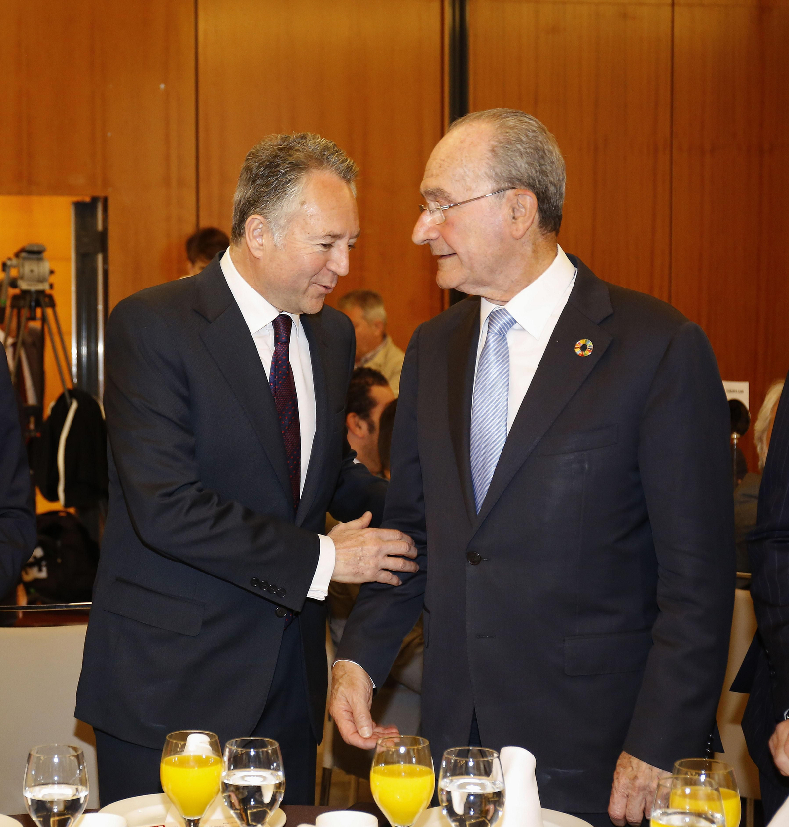 Las imágenes del foro joly con Elías Bendodo