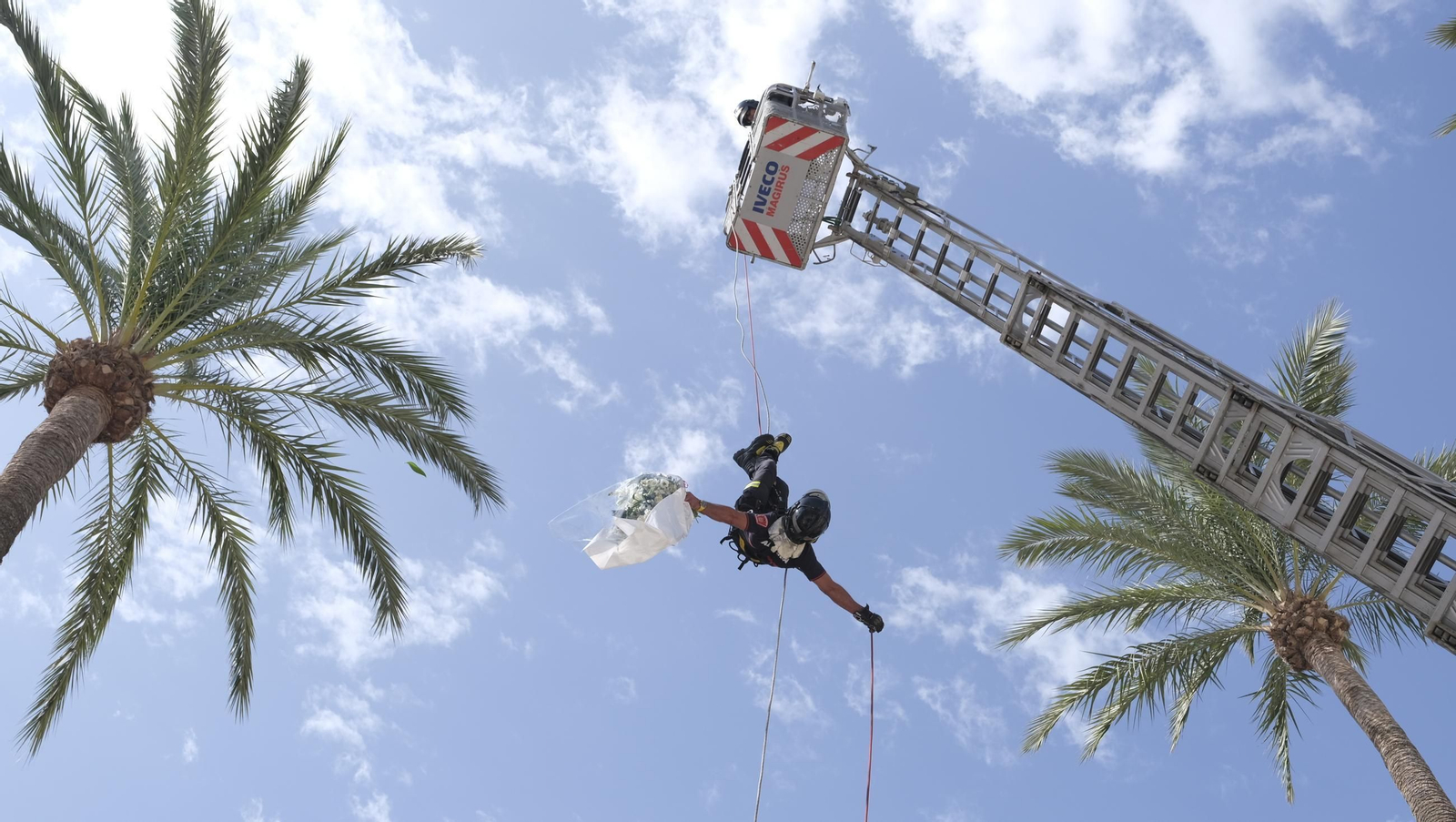Ofrenda floral a la Virgen del Mar en la Feria de Almería 2024, en imágenes
