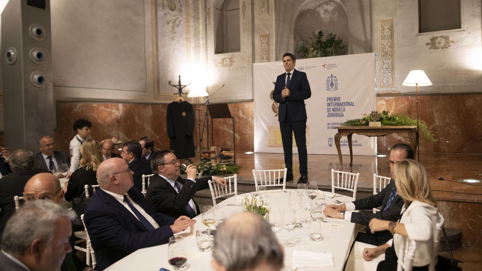 2-I premios internacionales de novela juri-dica en G-0404