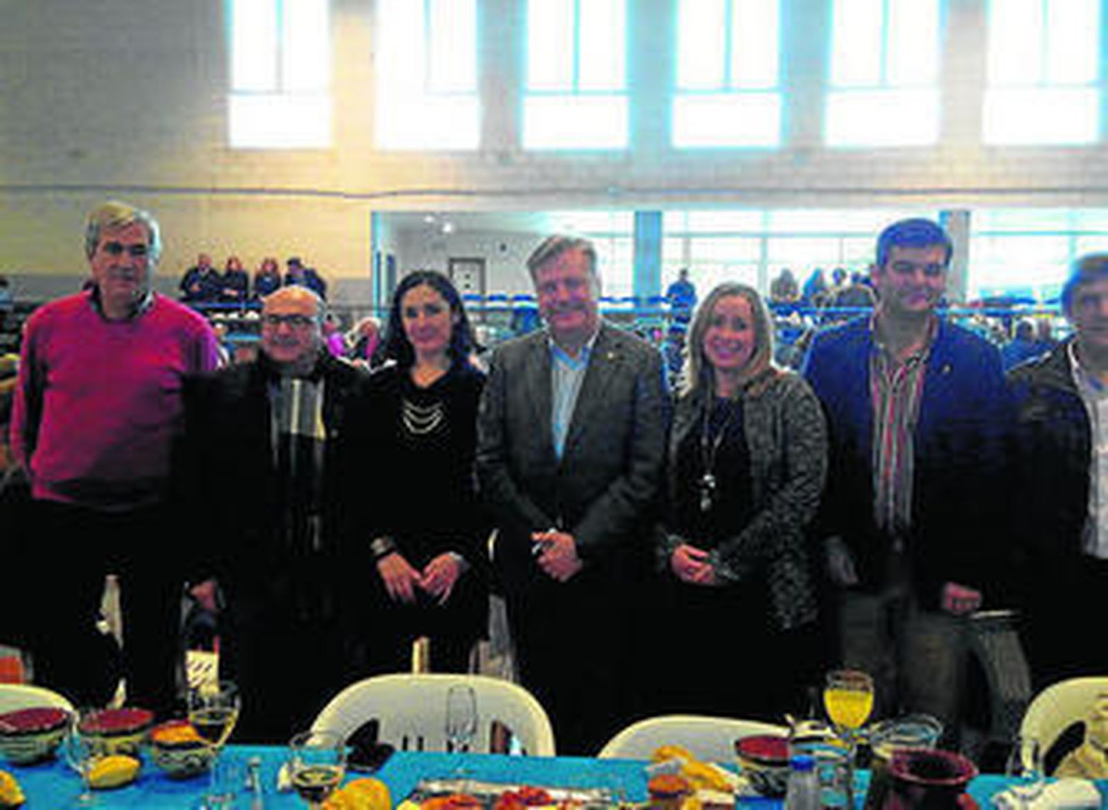 Primo Jurado, en el centro, ayer antes del almuerzo.