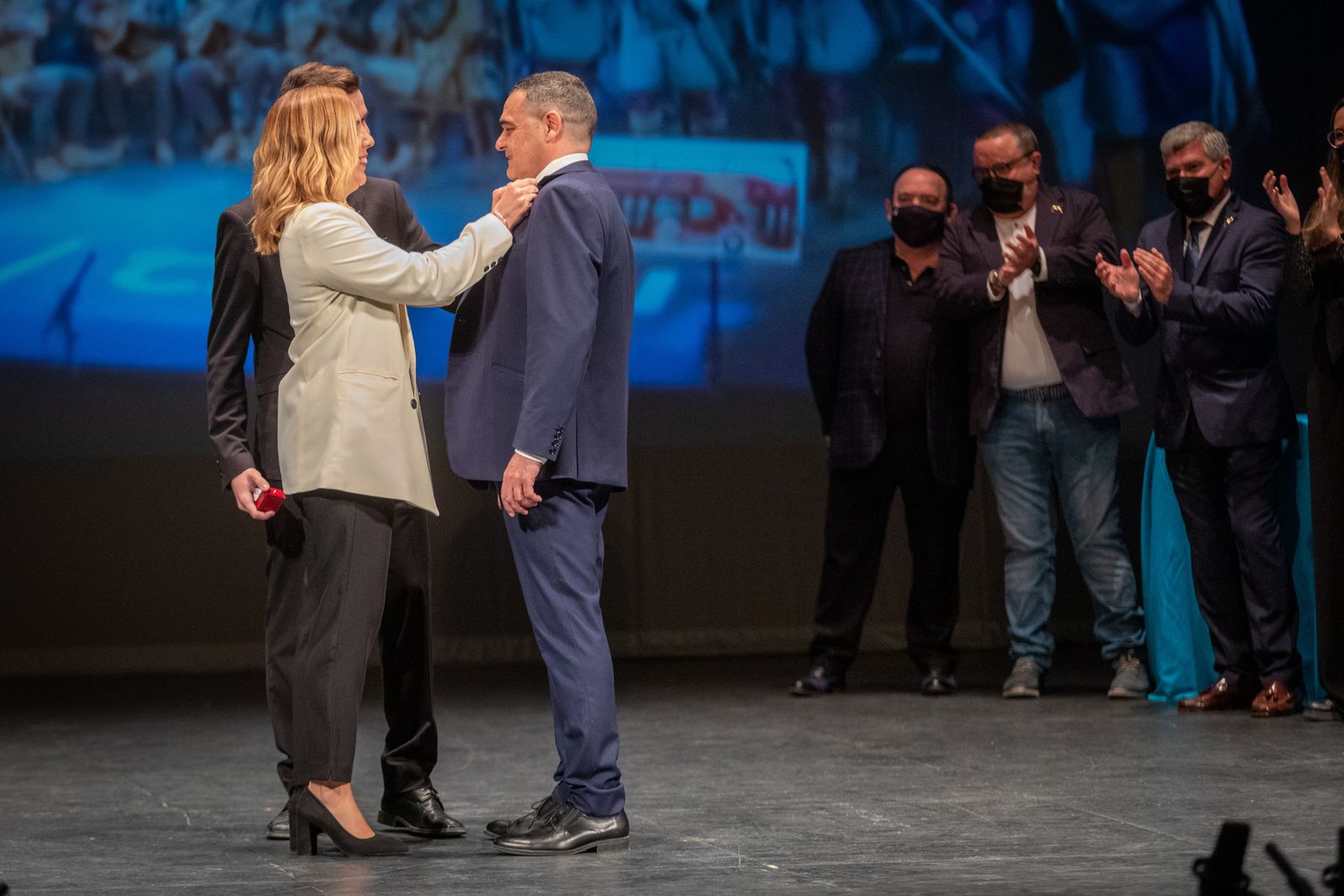 Imágenes de la entrega de los Antifaces de Oro y sorteo del COAC 2022