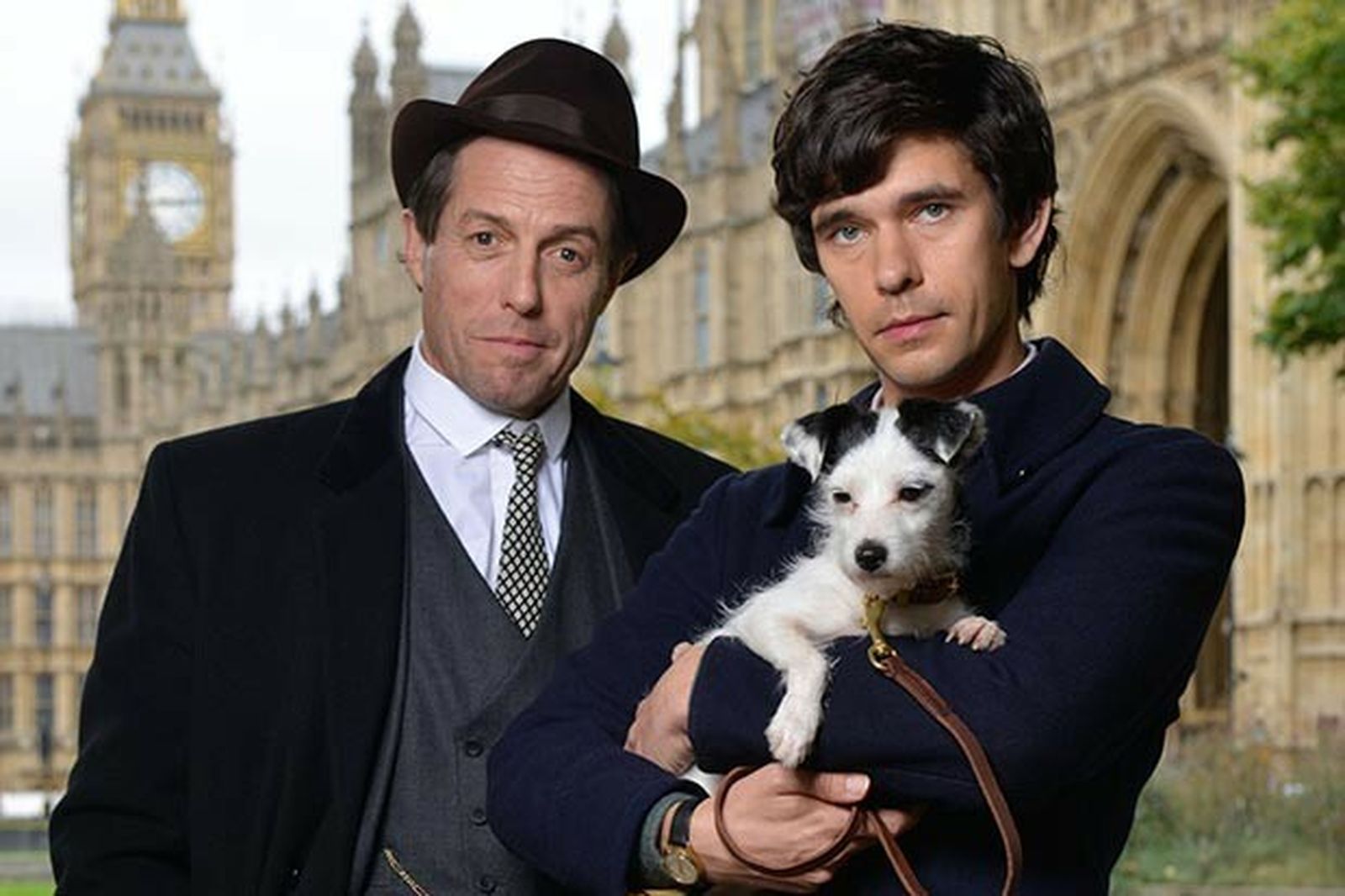 Hugh Grant y Ben Whishaw, los protagonistas de 'Un escándalo muy inglés'