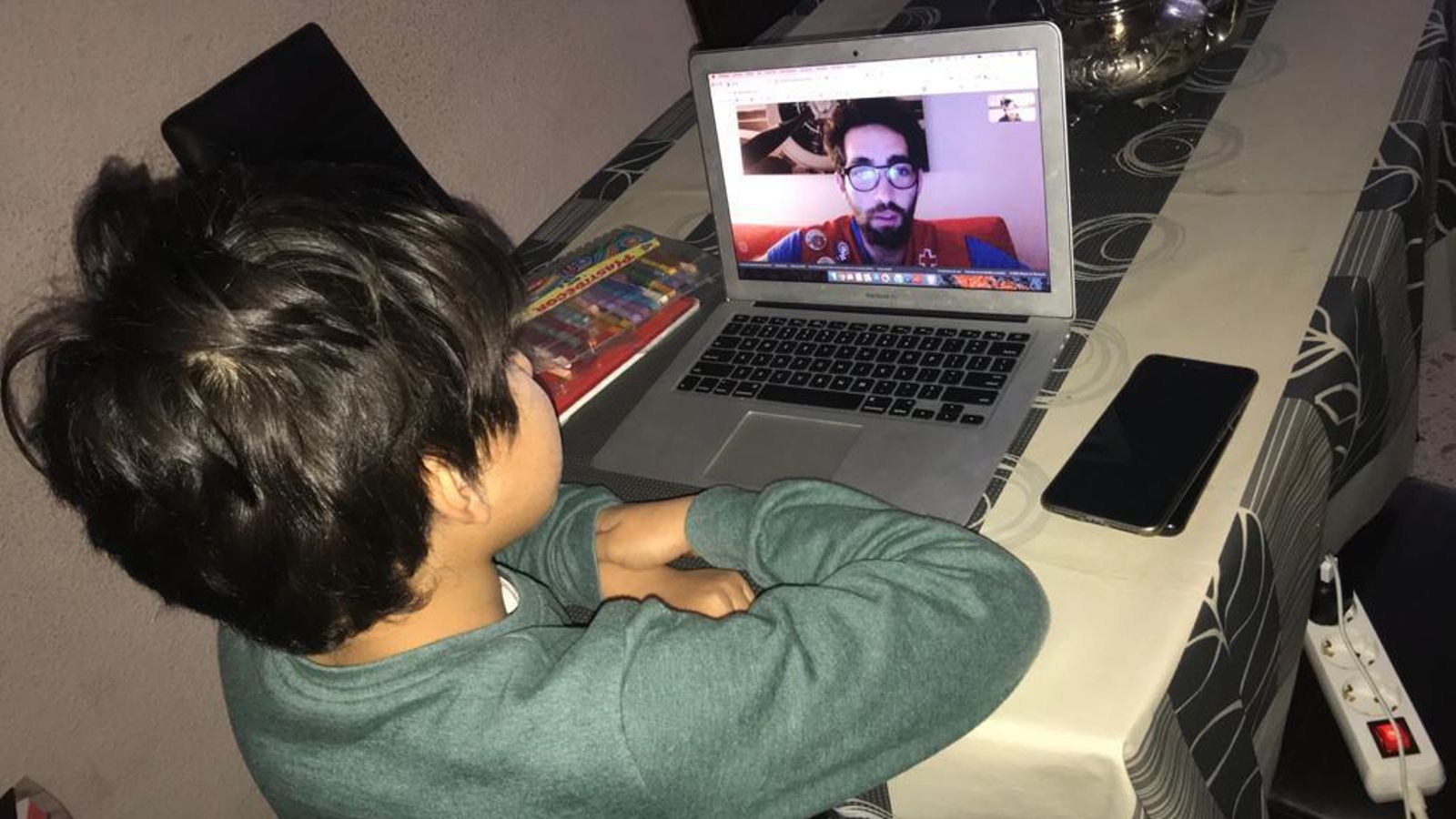 La Cruz Roja también ha intentado dar respuesta a la brecha digital en algunas casas.