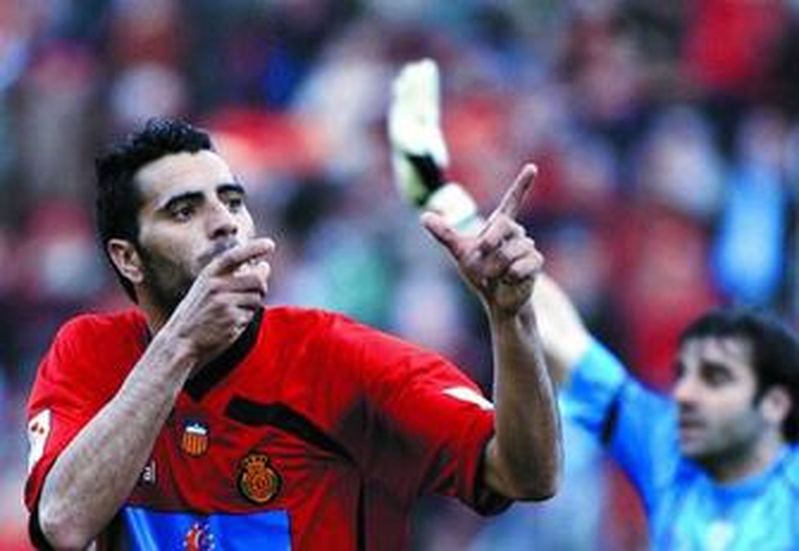 Güiza festeja uno de los 26 goles, todos de jugada, que ha logrado este año.