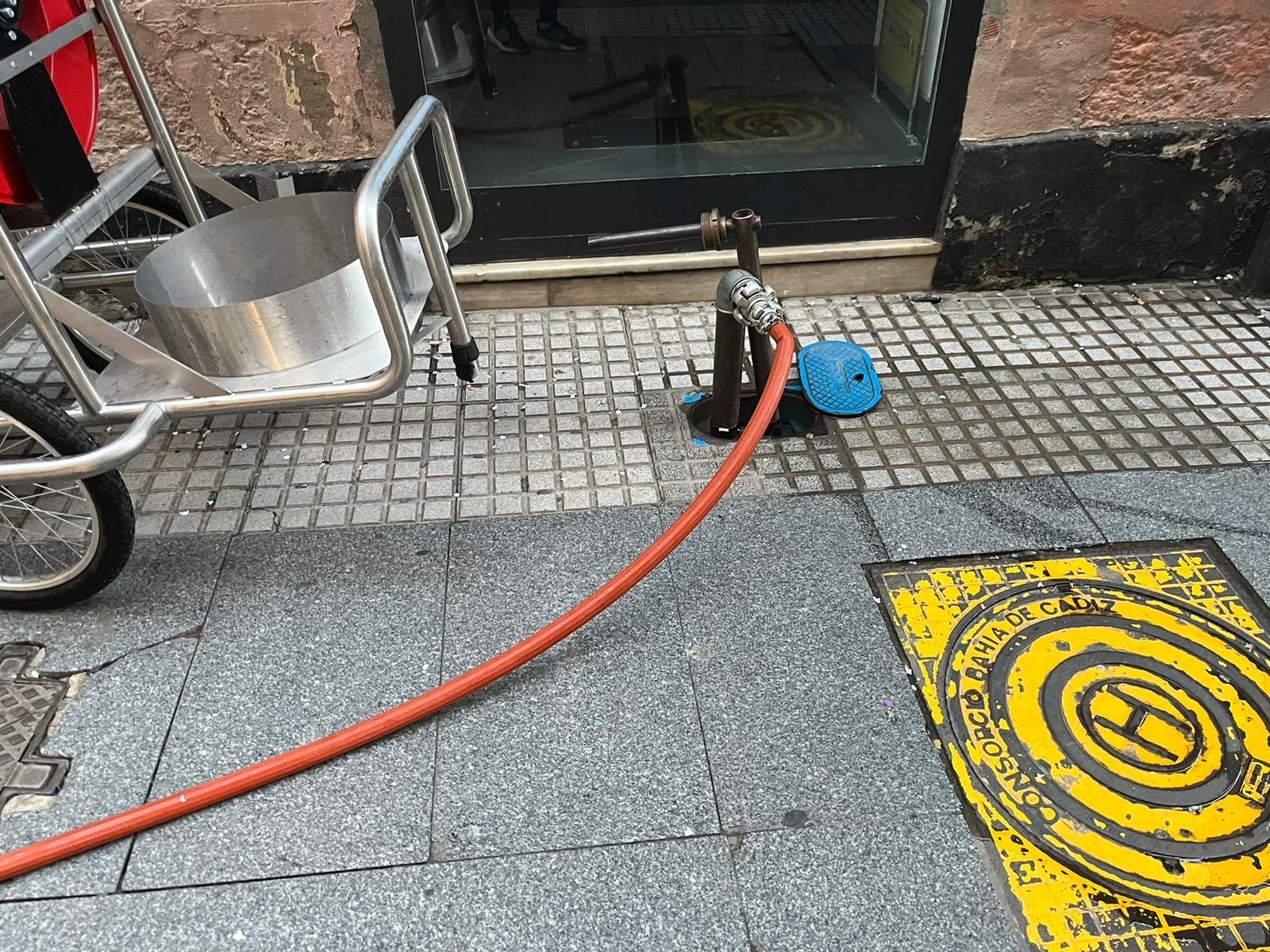 Cómo se utiliza el agua potable para el baldeo