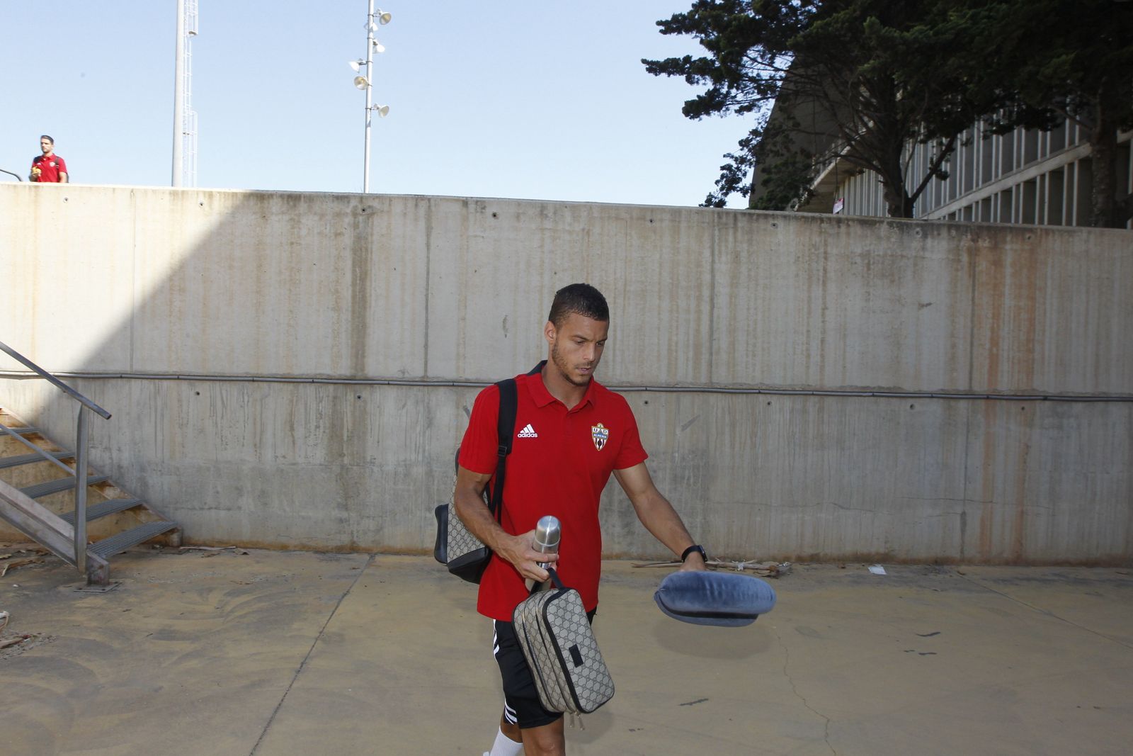 Fotogalería salida jugadores U.D. Almería con destino San Pedro del Pinatar