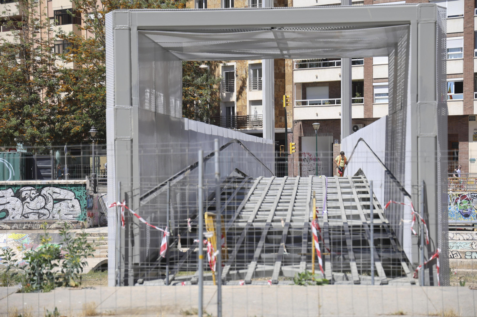 Colocación del suelo del puente del CAC.