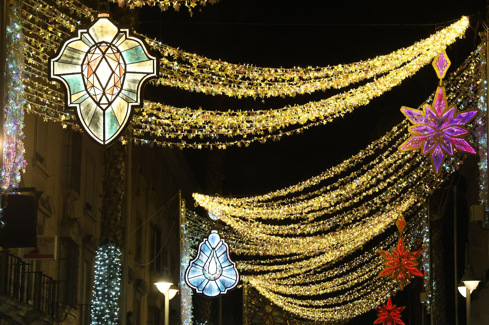 Imágenes de la nevada y alumbrado navideño en Huelva