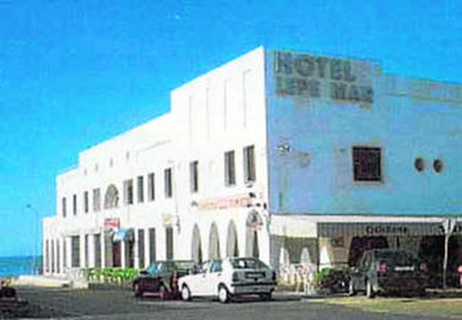 Instalaciones de Hotasa en la playa de La Antilla.