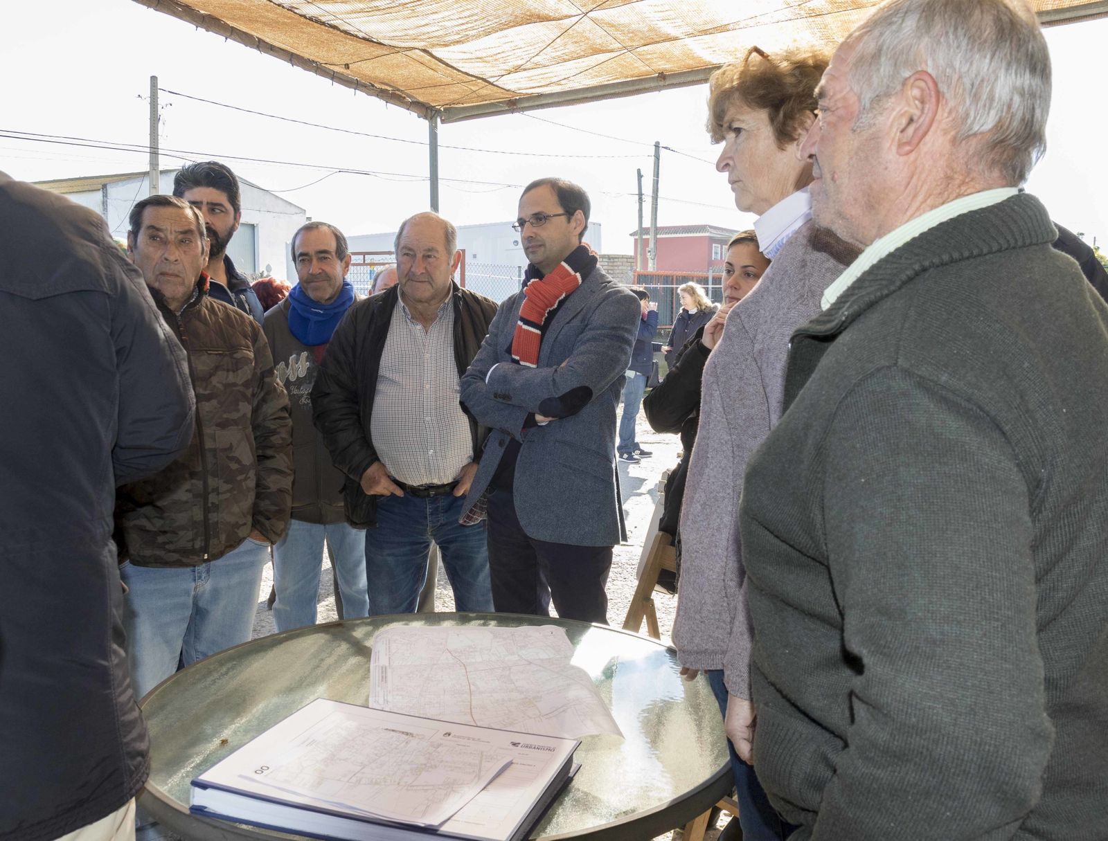 El alcalde, reunido hoy con vecinos de los caminos Ancho y del Simpecado.