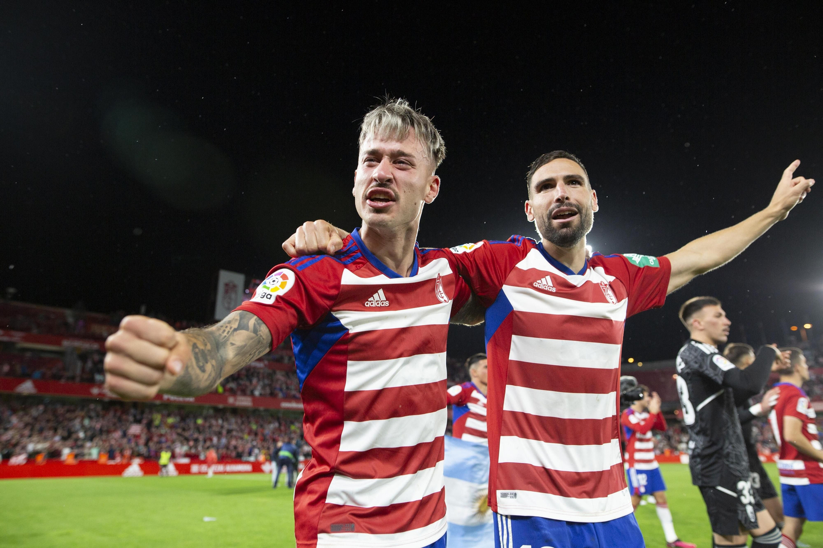 Así se celebró el ascenso el Granada CF en Los Cármenes