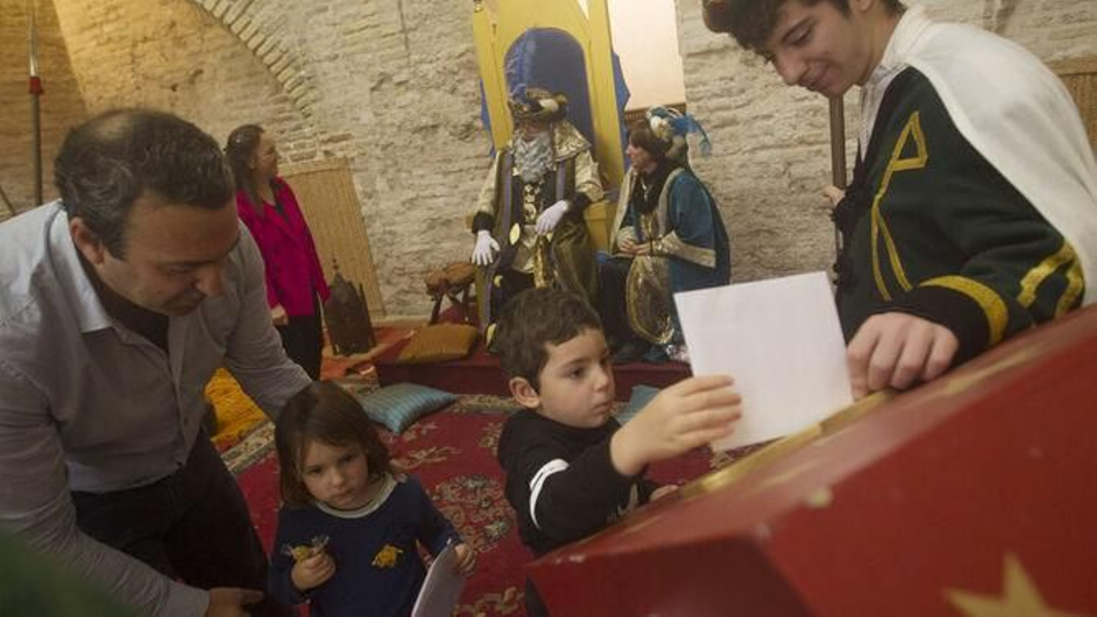 Entregar la carta a la Cartera Real.