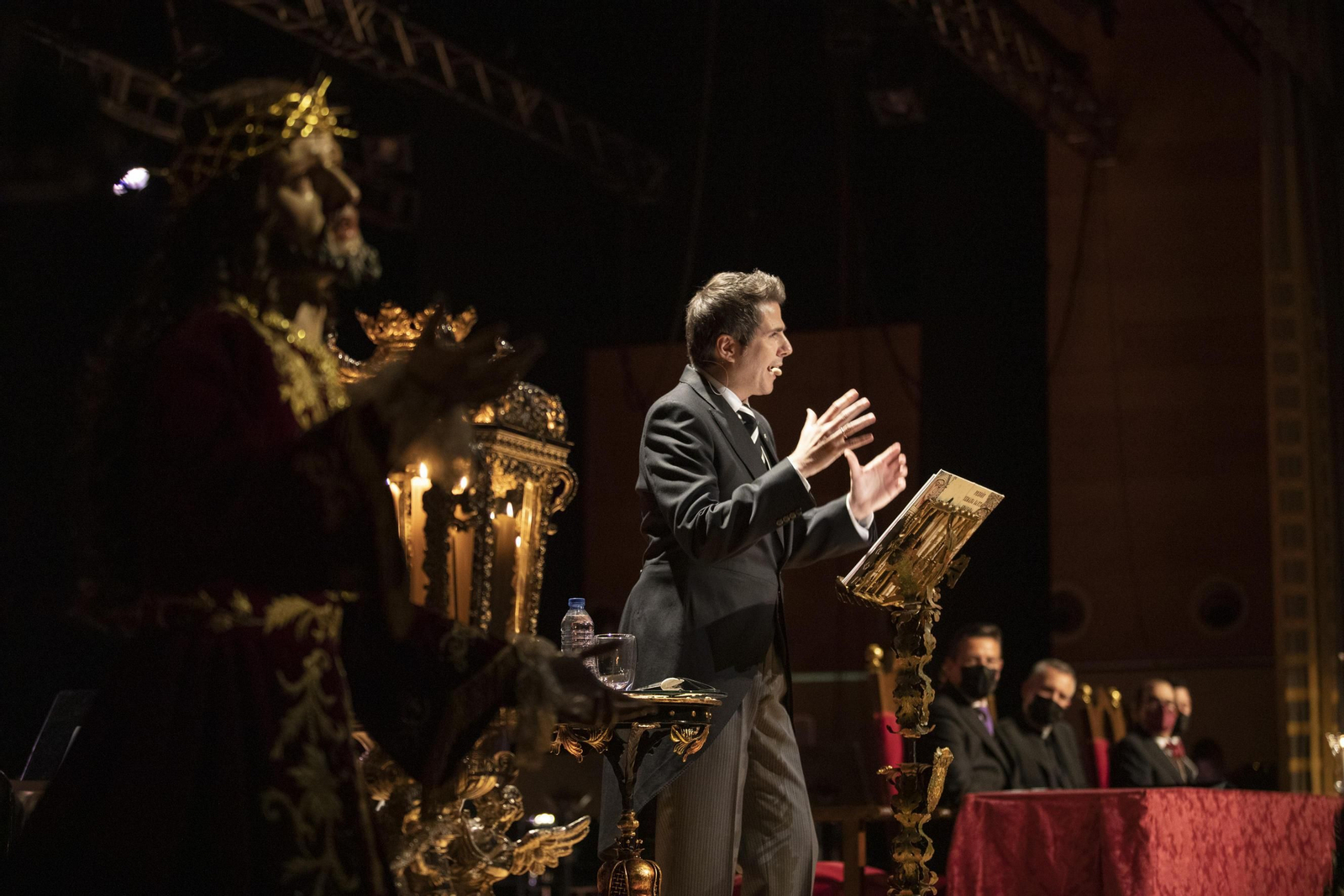 Díaz de la Guardia pone voz a la Semana Santa más humana