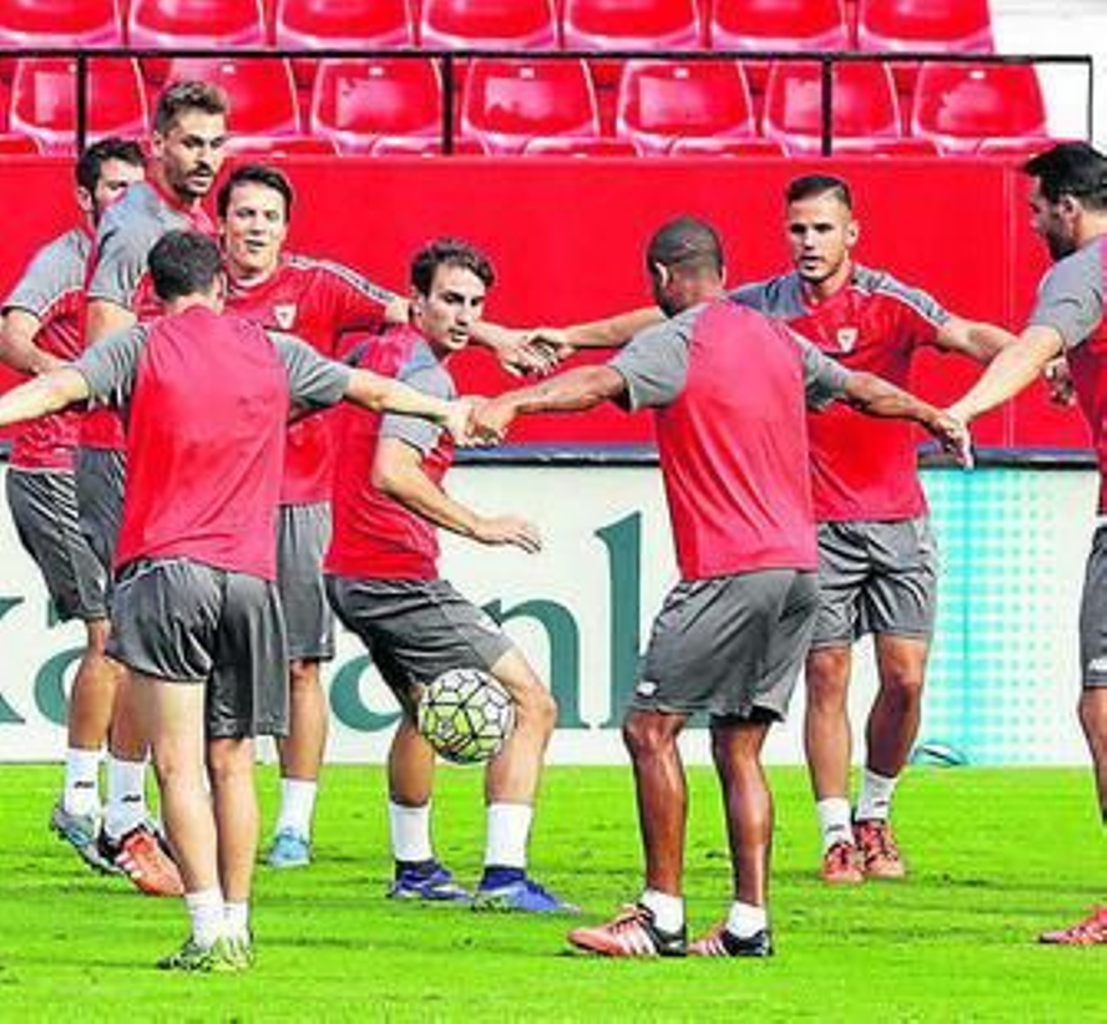 Un grupo de futbolistas, en una sesión de trabajo.