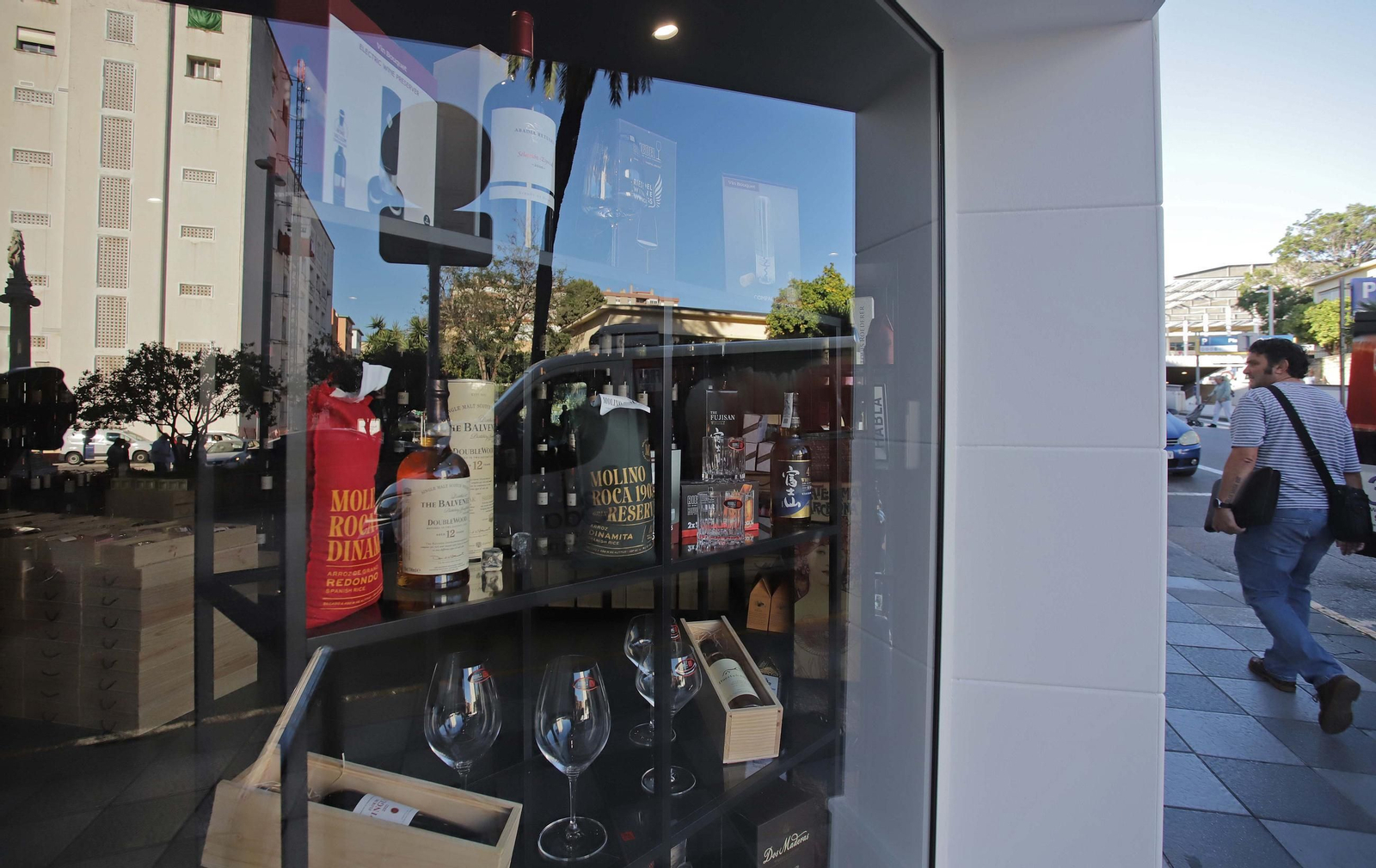 Fotos de la nueva enotienda de 'El Decantador' en Algeciras