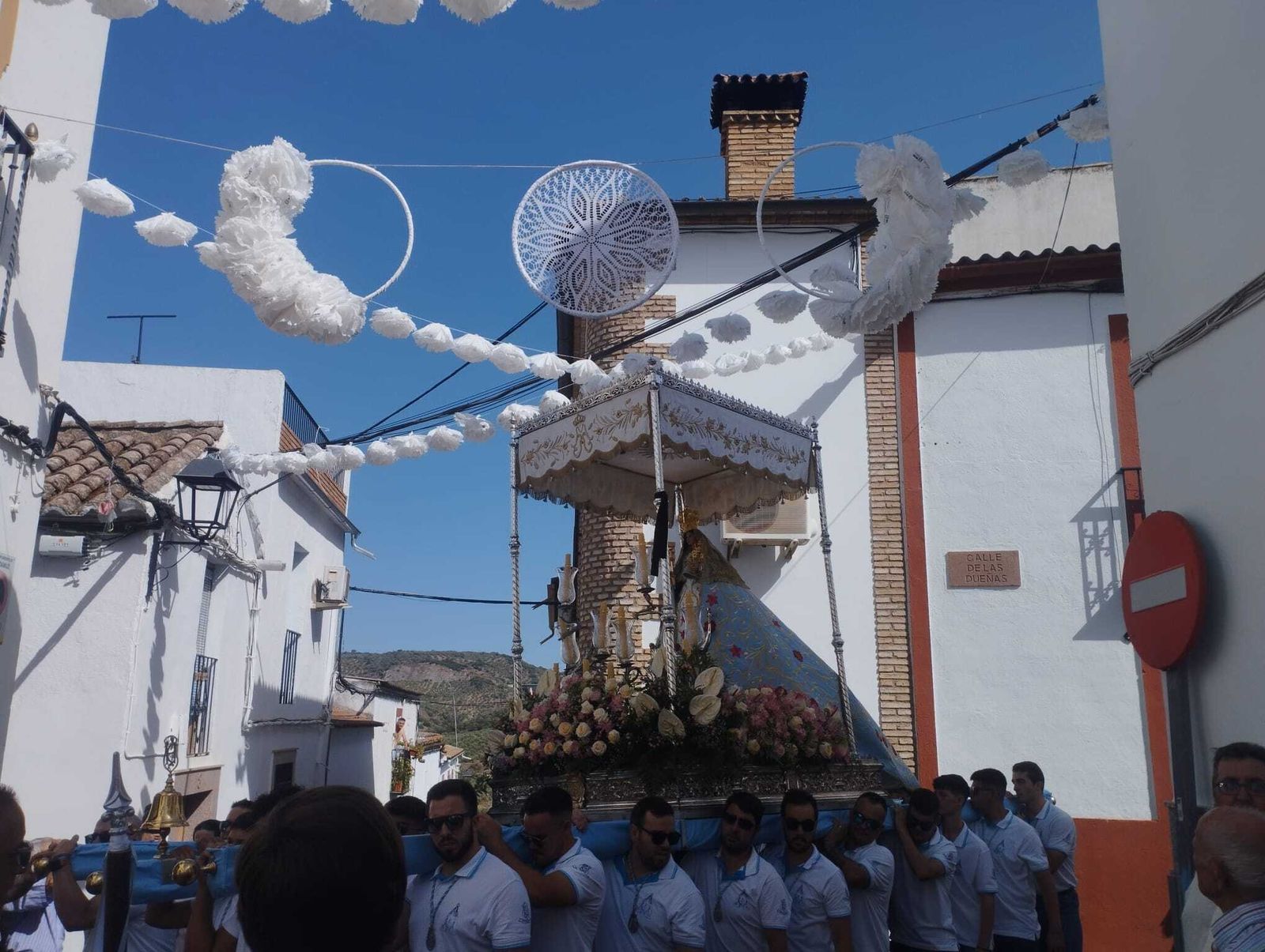 La Virgen del Sol recorre las calles de Adamuz, en imágenes