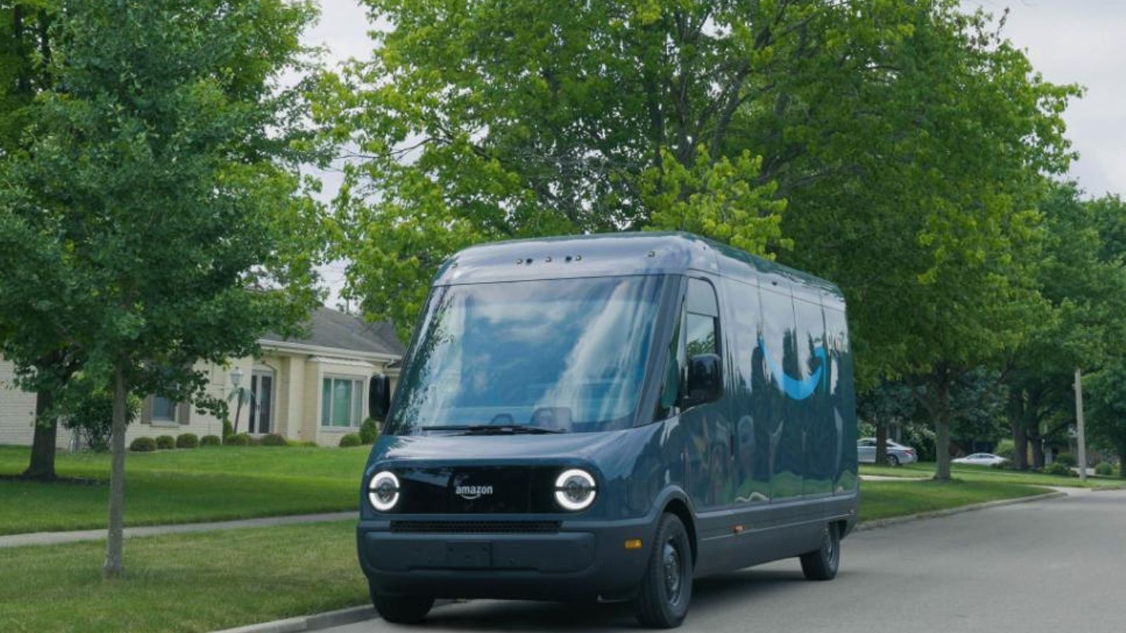 La pretensión de Mercedes-Benz Vans y Rivian es escalar rápidamente la producción de furgonetas eléctricas.